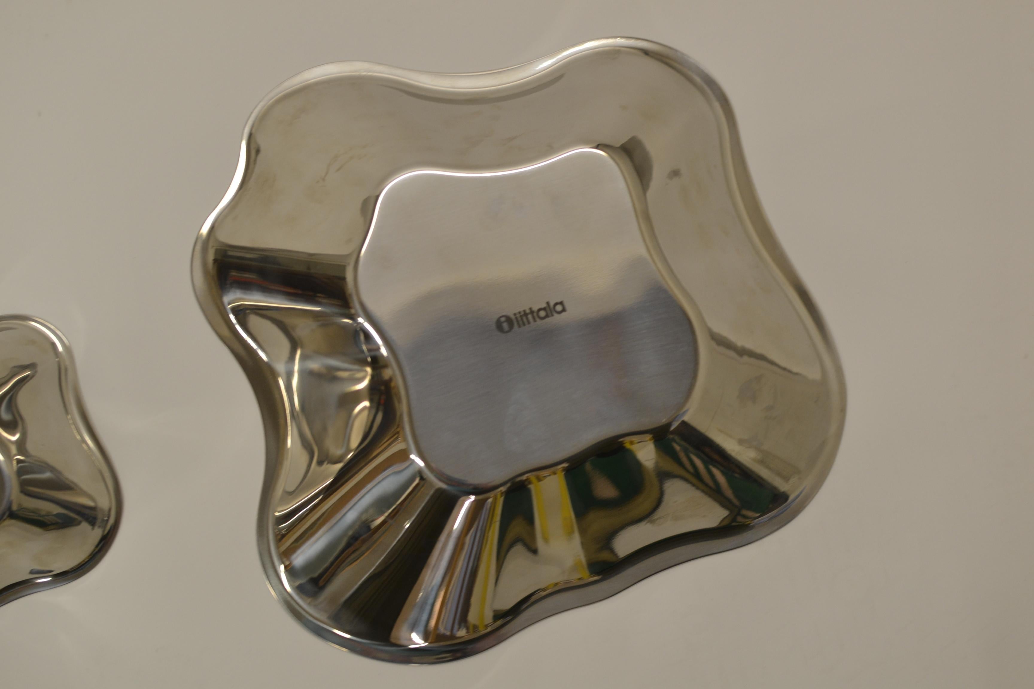 Coppia di ciotole in acciaio Alvar Aalto di Iittala Finlandia in vendita 4