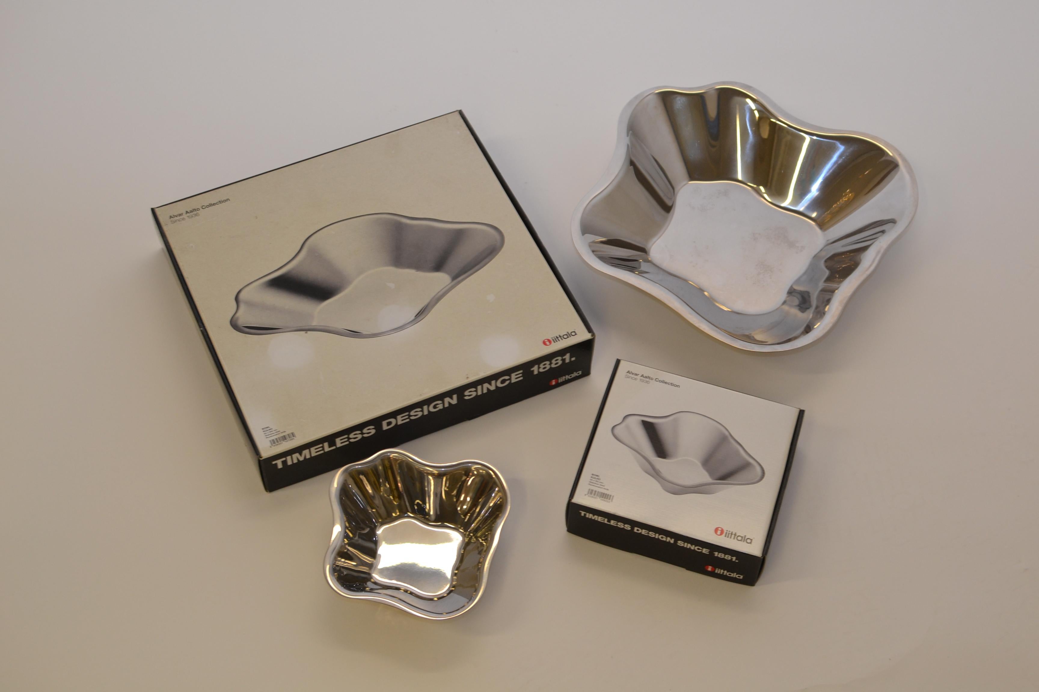 Coppia di ciotole in acciaio Alvar Aalto di Iittala Finlandia in vendita 5