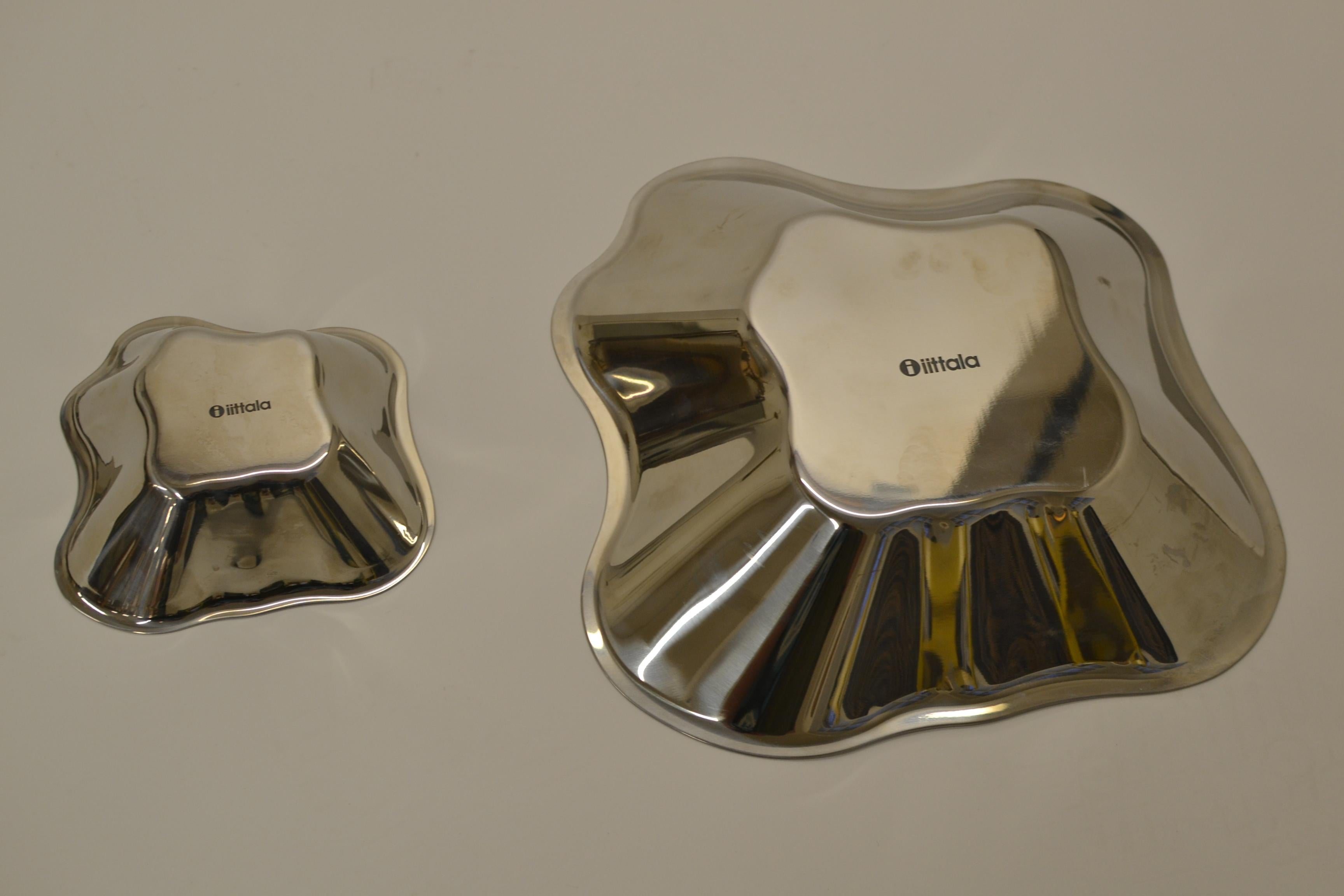 Coppia di ciotole in acciaio Alvar Aalto di Iittala Finlandia in vendita 2