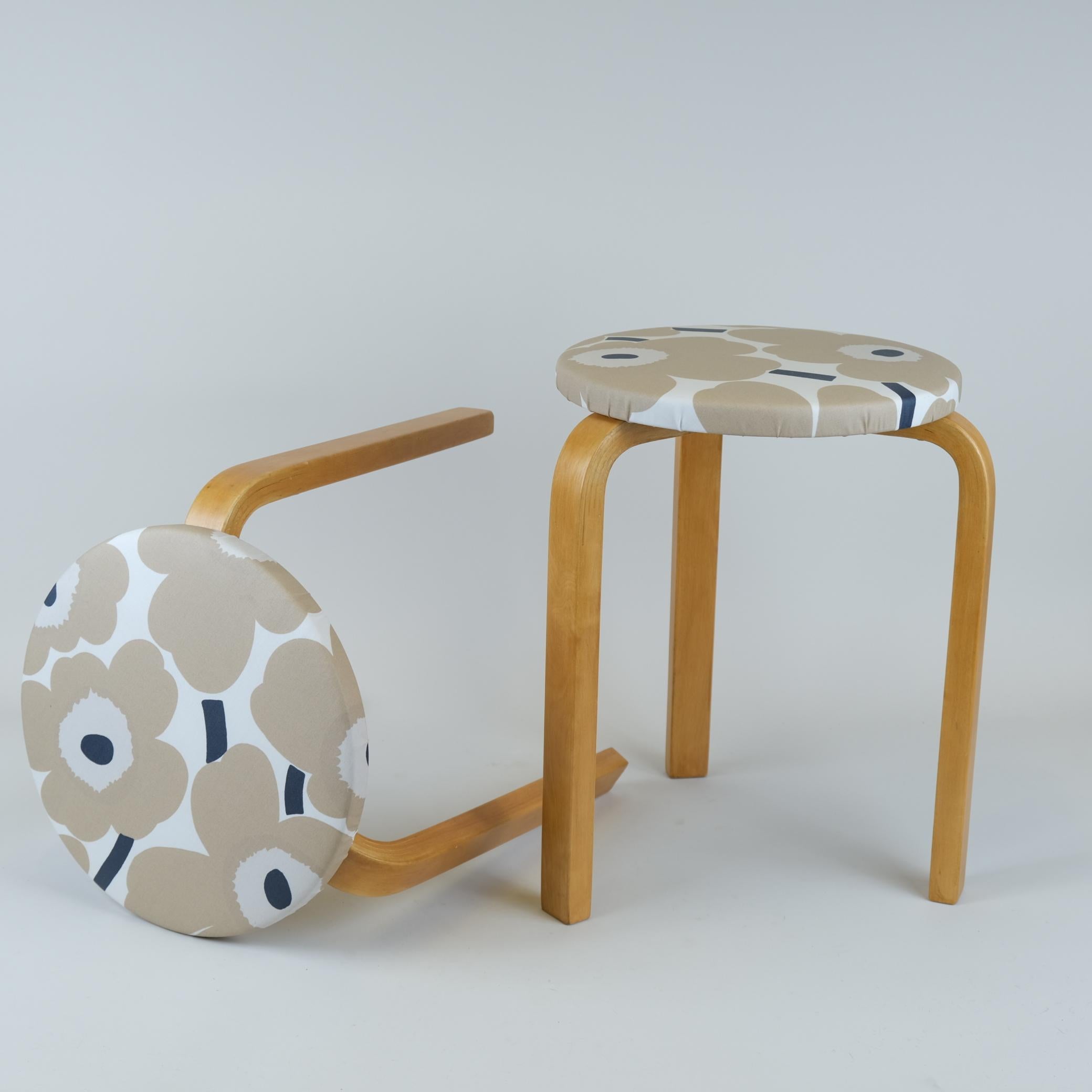 Pair of Alvar Aalto Stools Model no 60, Marimekko Unikko Textile, Artek 1940s For Sale 1