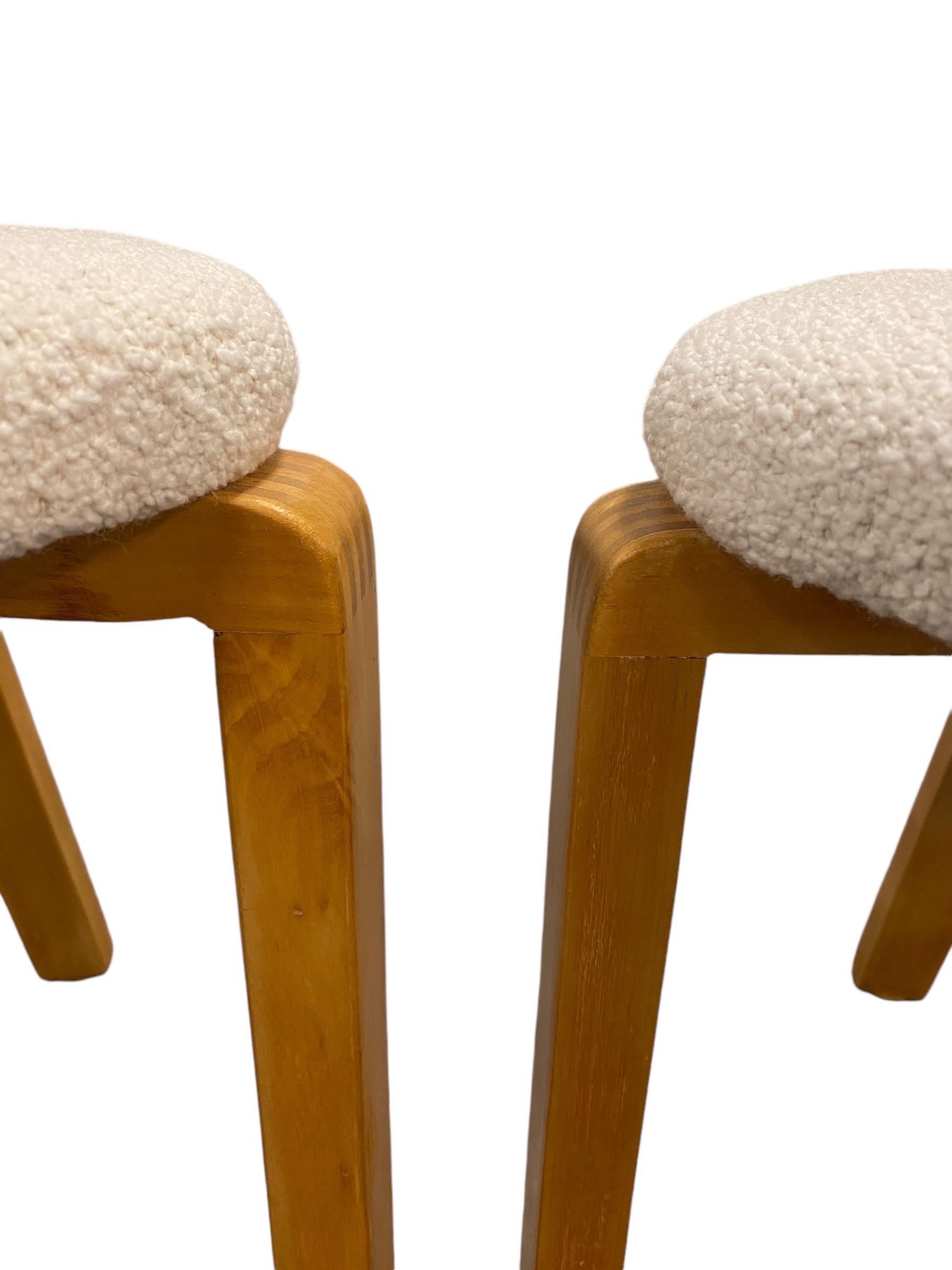 Paire de chaises d'Alvar Aalto de l'époque de la guerre avec joints à doigts Modèle 69, Artek, années 1940 en vente 3