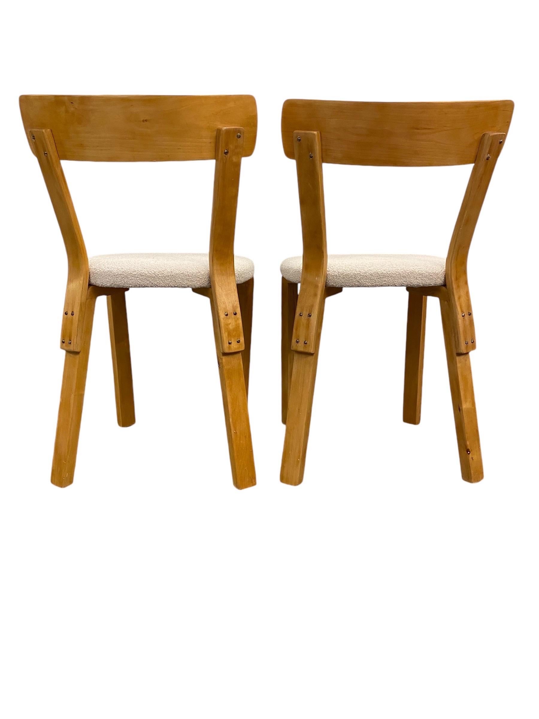 Paire de chaises d'Alvar Aalto de l'époque de la guerre avec joints à doigts Modèle 69, Artek, années 1940 en vente 5
