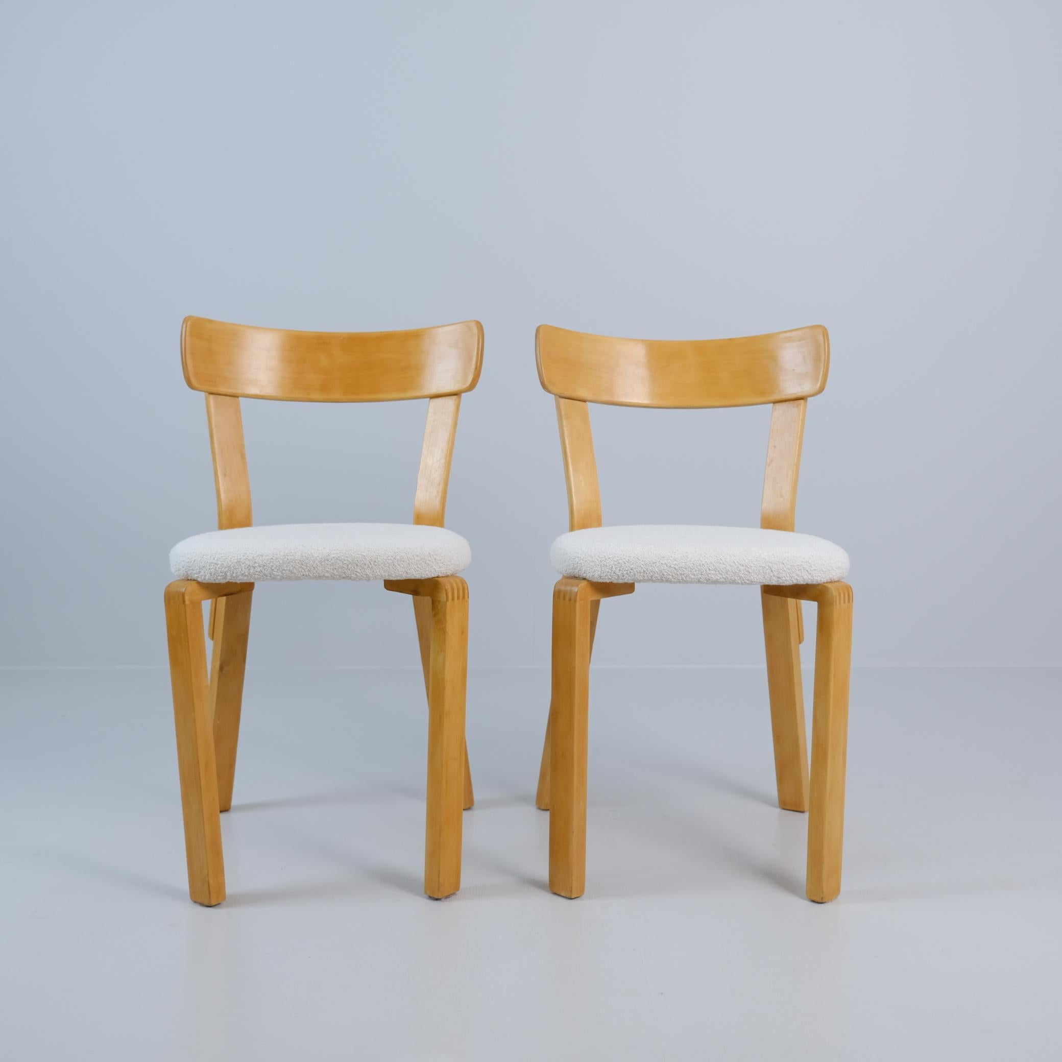 Mid-Century Modern Pair of Alvar Aalto War Time Chairs With Finger Joints Model 69, Artek 1940s For Sale