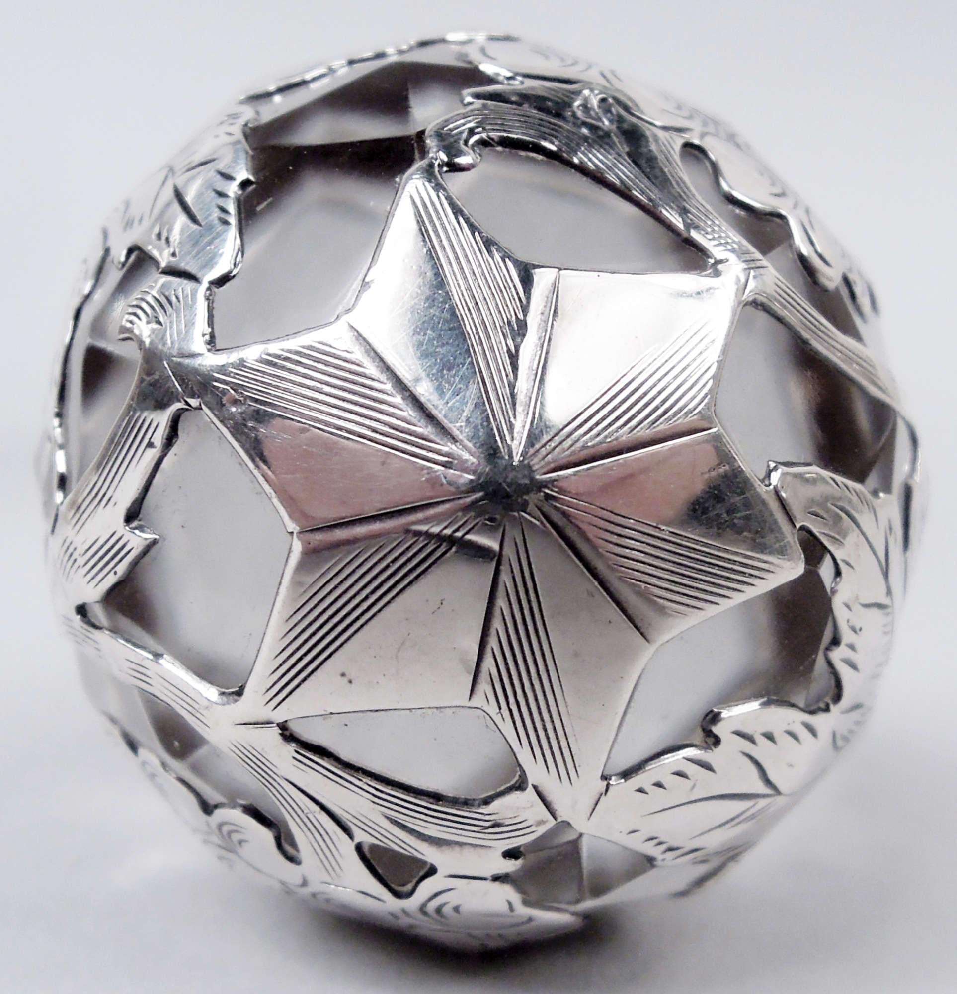 Paar Alvin Art Nouveau Weinrebe Silber Overlay Dekanter im Zustand „Gut“ im Angebot in New York, NY