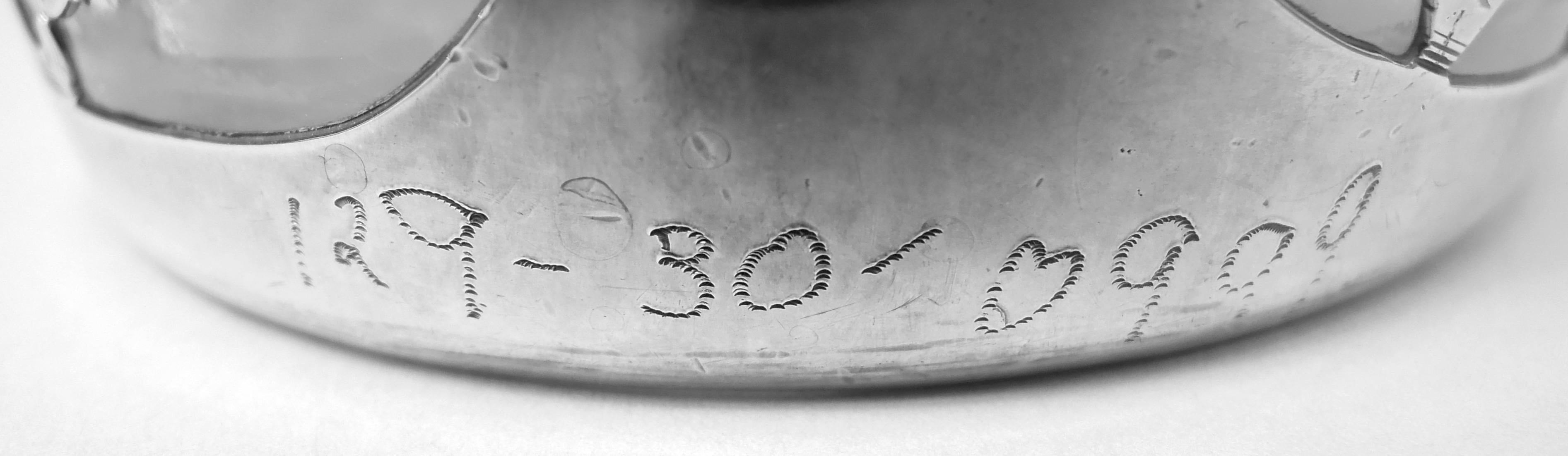 Paar Alvin Art Nouveau Weinrebe Silber Overlay Dekanter im Angebot 4