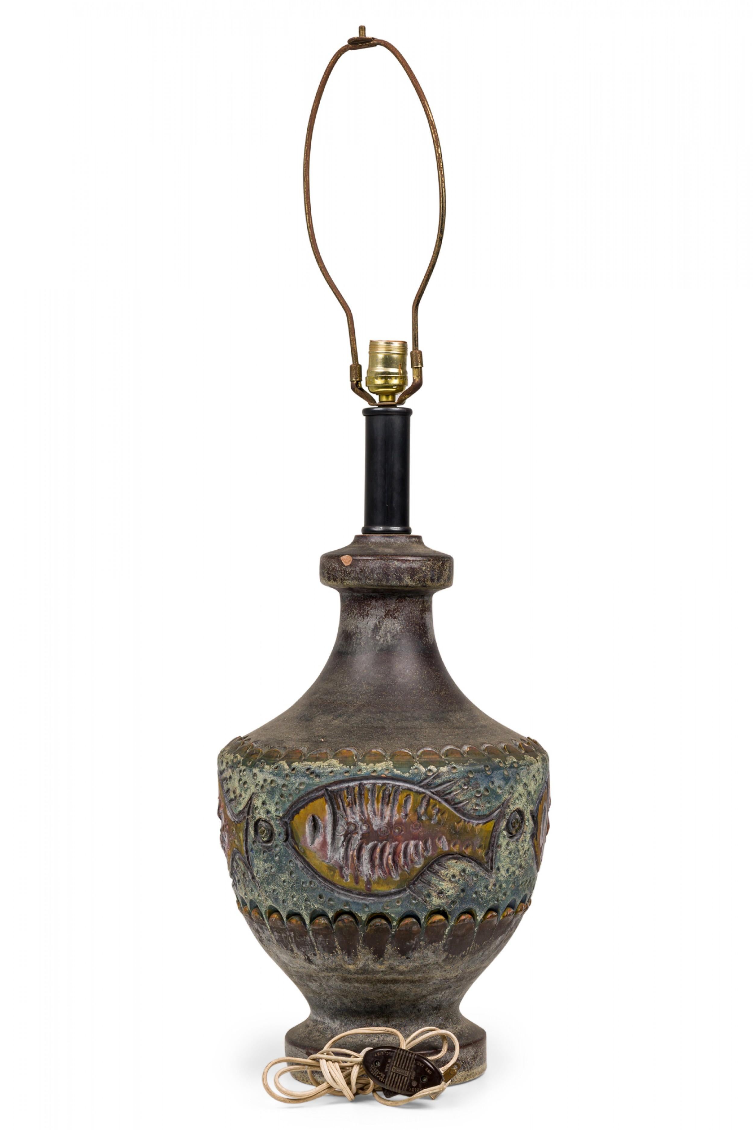 Métal Paire de lampes de bureau en céramique italienne à rayures en forme de poisson Alvino Bagni pour Bitossi en vente