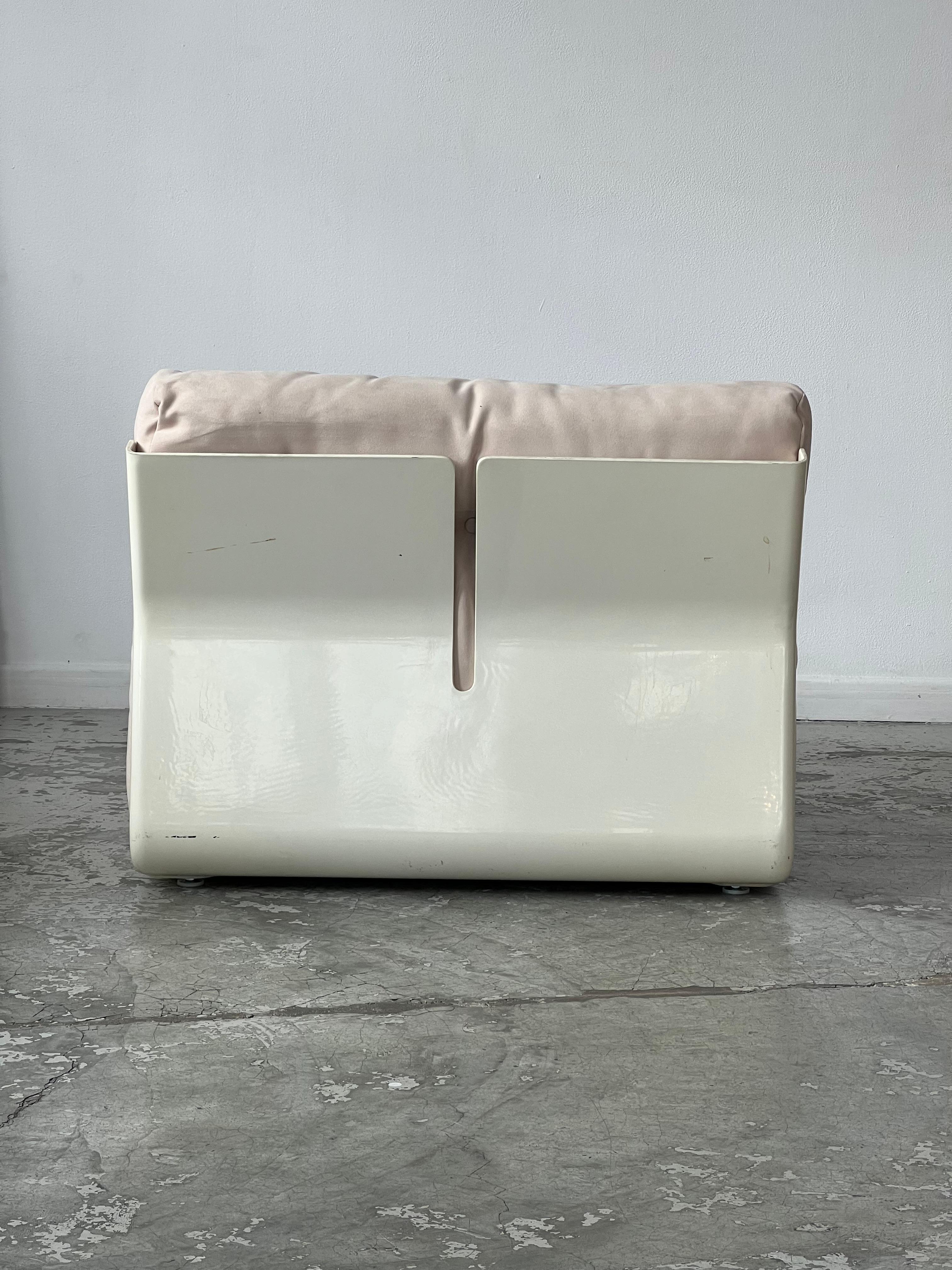 Italian Pair of Amanta armchairs by Mario Bellini for C&b Italia 1960s For Sale