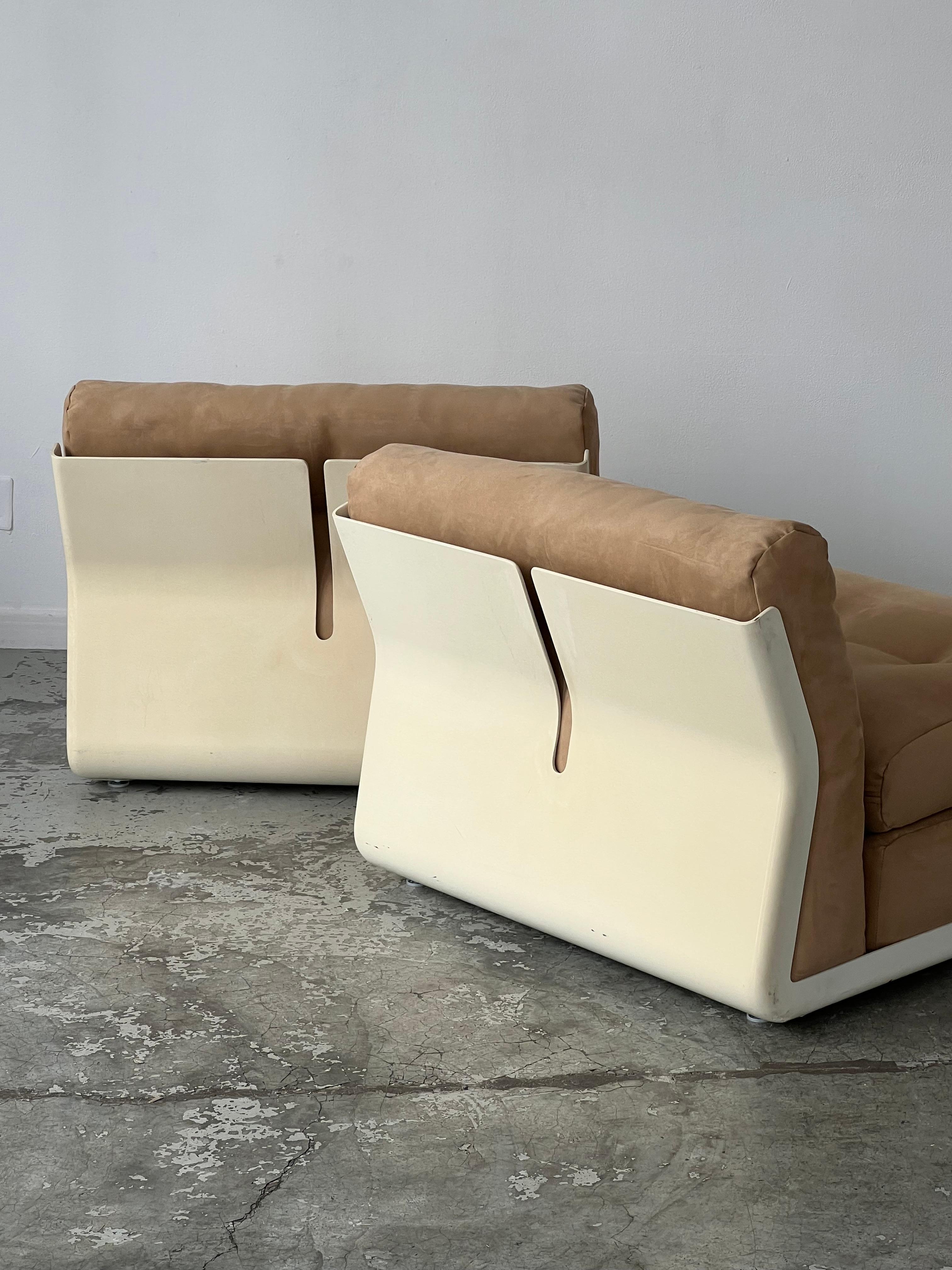 Fabric Pair of Amanta armchairs by Mario Bellini for C&b Italia 1960s For Sale