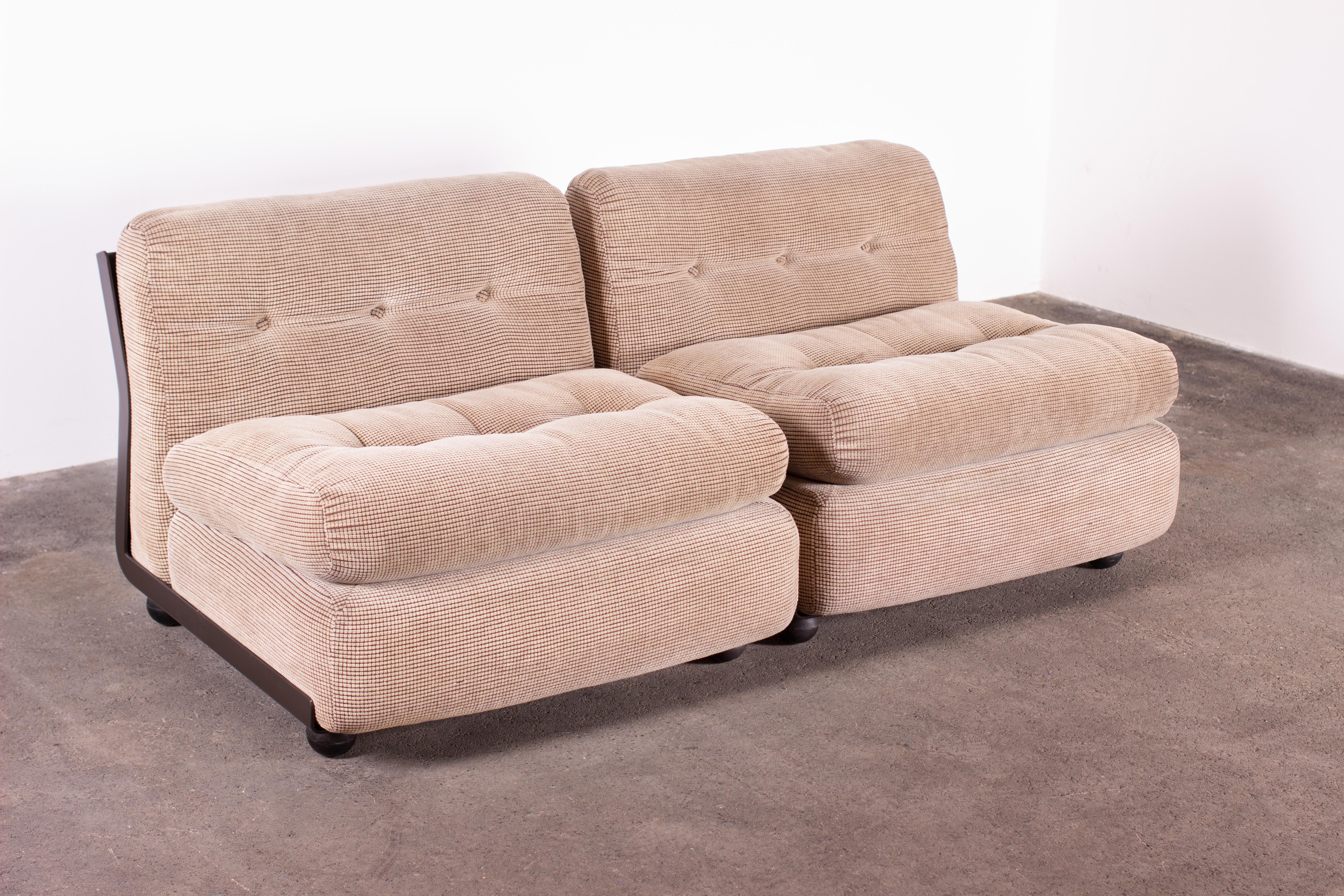 Organic Modern Pair of Amanta Lounges by Mario Bellini for B&B Italia in Original Upholstery For Sale