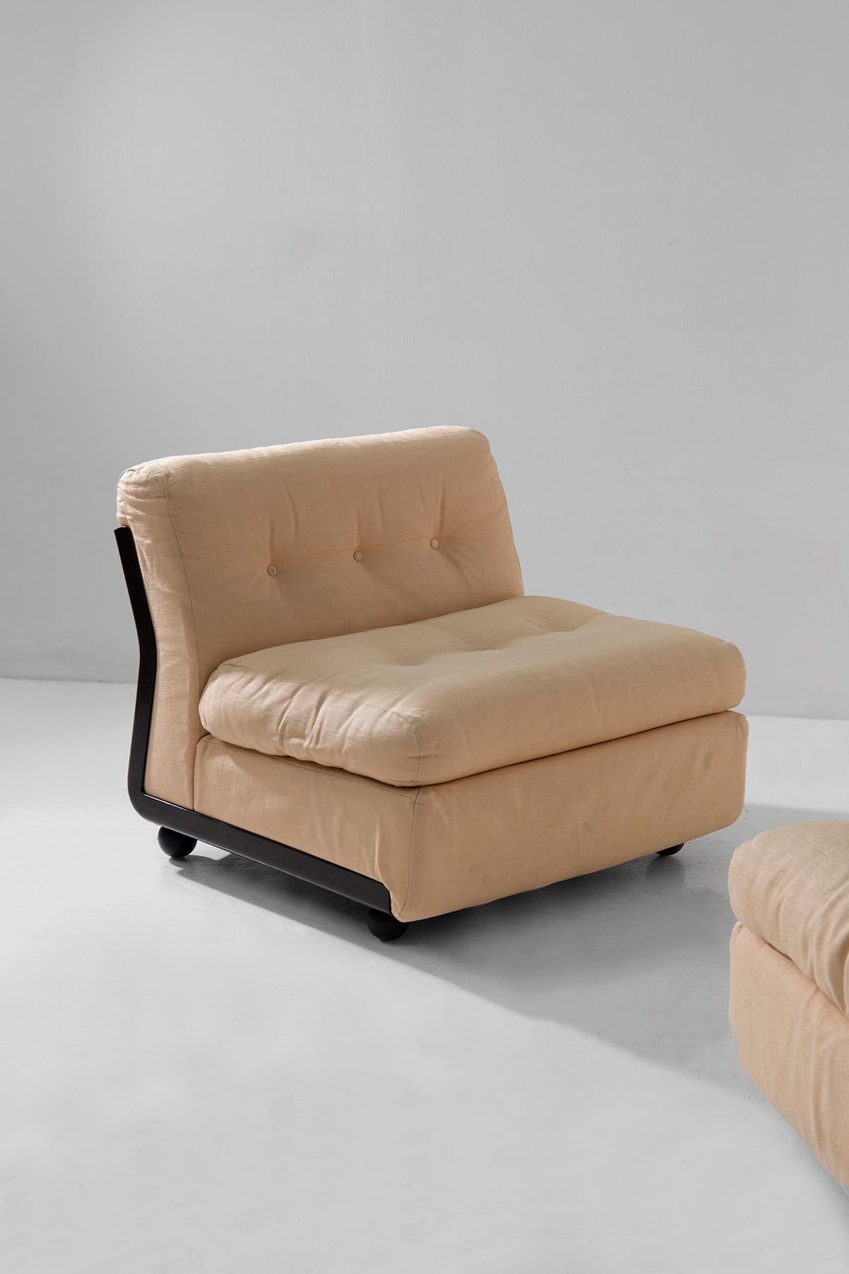 Mid-Century Modern Pair of Amanta Mario Bellini armchairs, original fabric, label For Sale