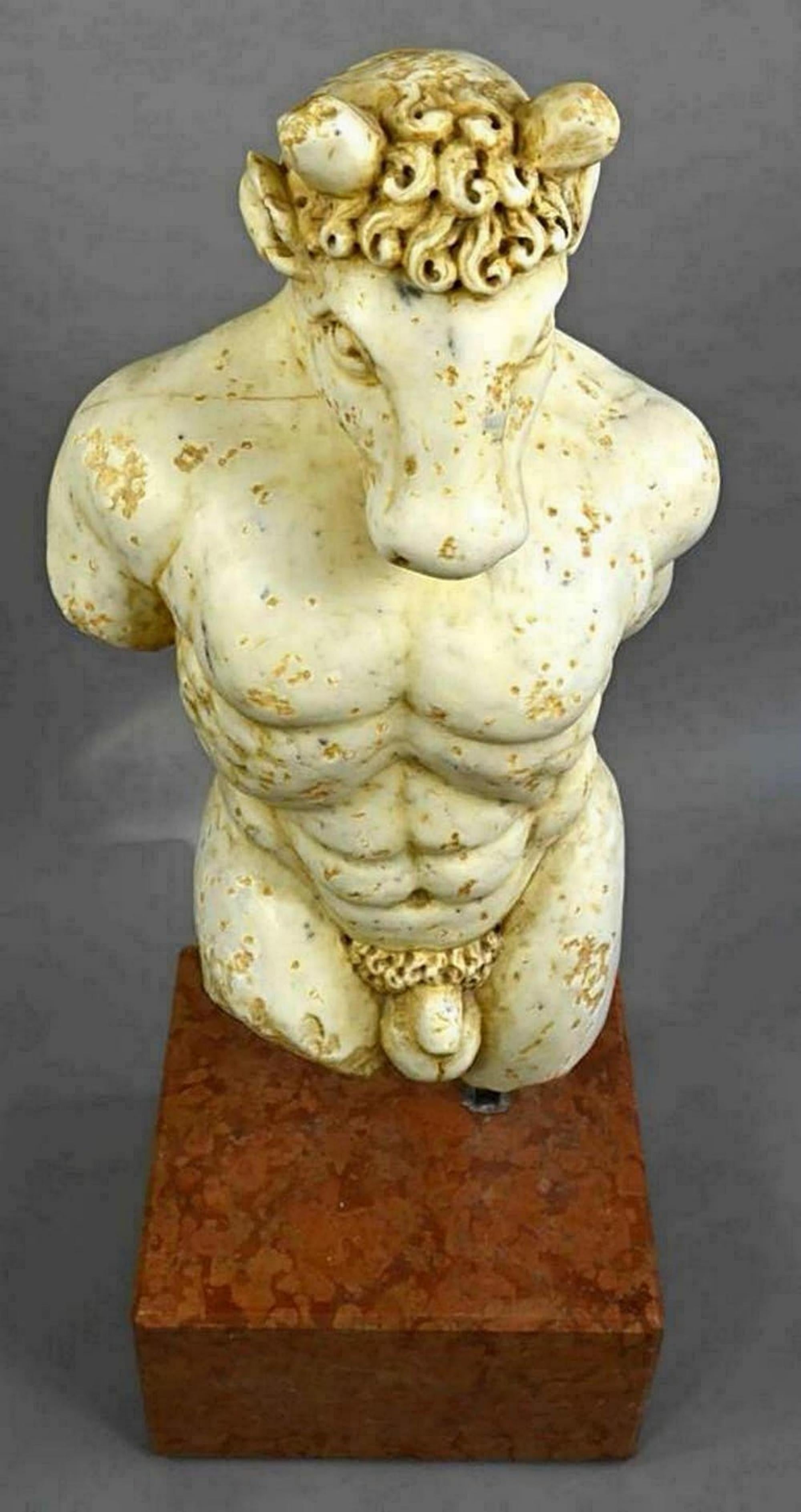 Fait main Paire d'incroyables sculptures italiennes en marbre de Carrare Minotauro du 17ème siècle en vente