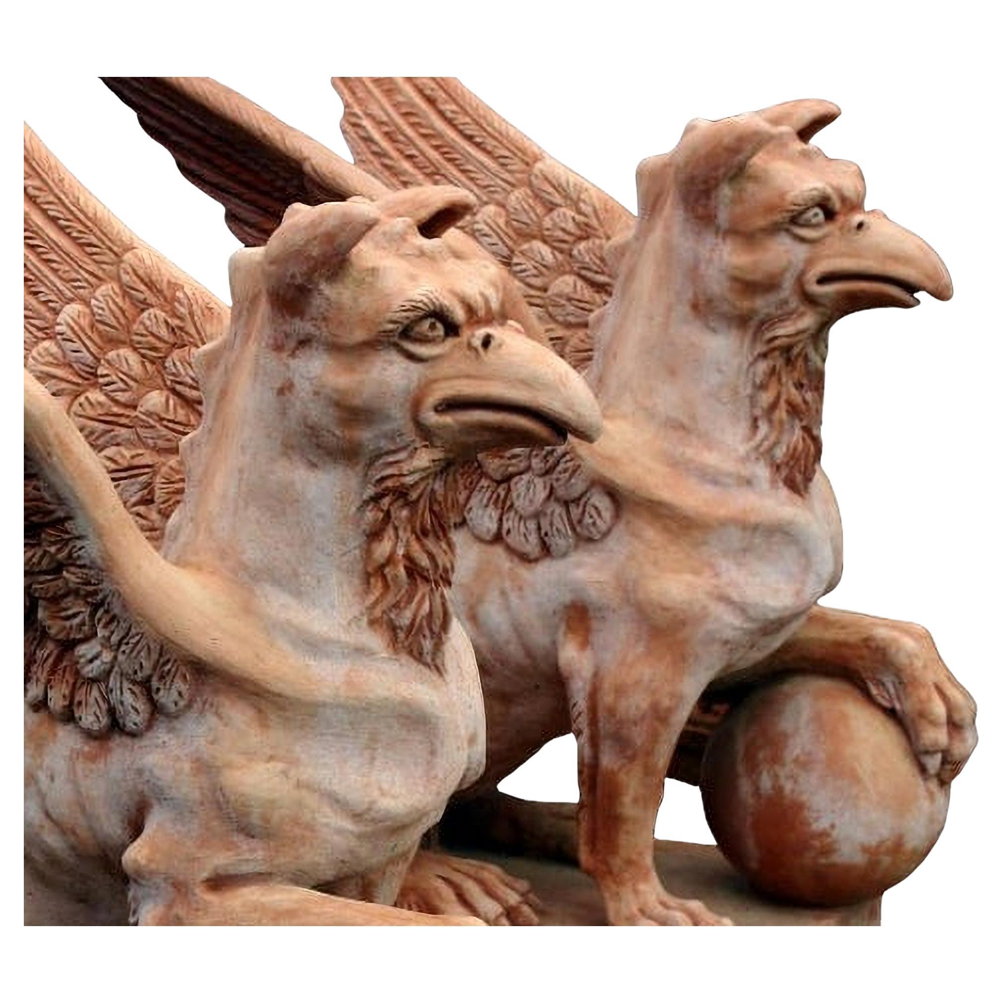 GRANDS ET BEAU GRIFFINS DE TERRACOTTE 20e siècle

Copie de griffons anciens de la Renaissance.
Impruneta terracotta.
Fabriqué en Toscane

HAUTEUR 73 cm
LARGEUR 30 cm
PROFONDEUR 64 cm
POIDS 25 kg
FABRICATION Fabriqué en Toscane
MATERIAL Terre