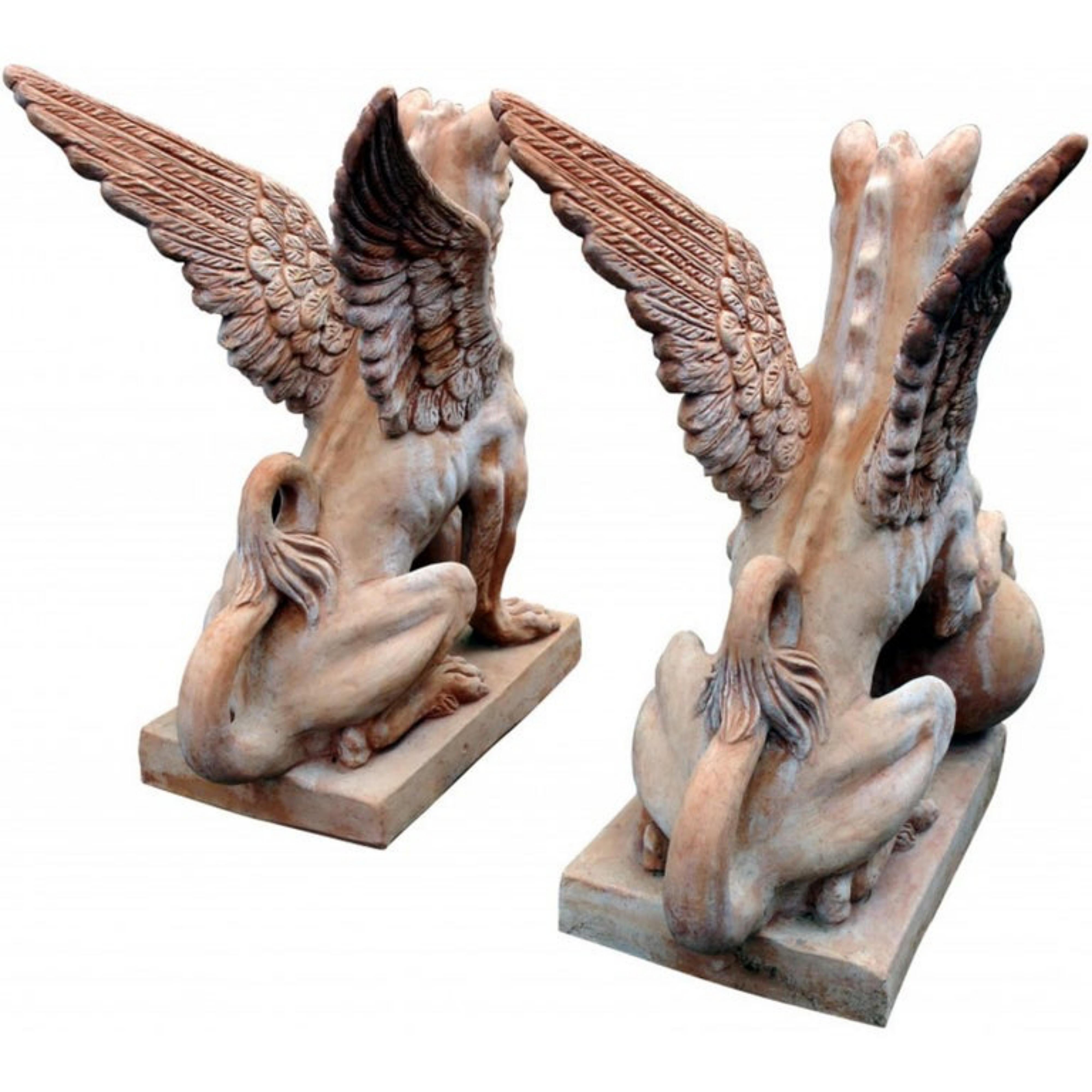 italien Paire d'étonnantes grandes et magnifiques grilles deERRACOTTA GRIFFINS 20ème siècle en vente