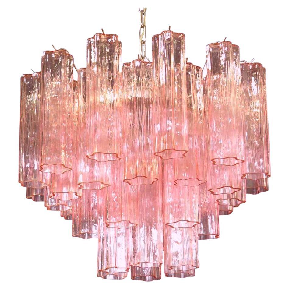 Coppia di splendidi lampadari in vetro di Murano rosa Tronchi in vendita