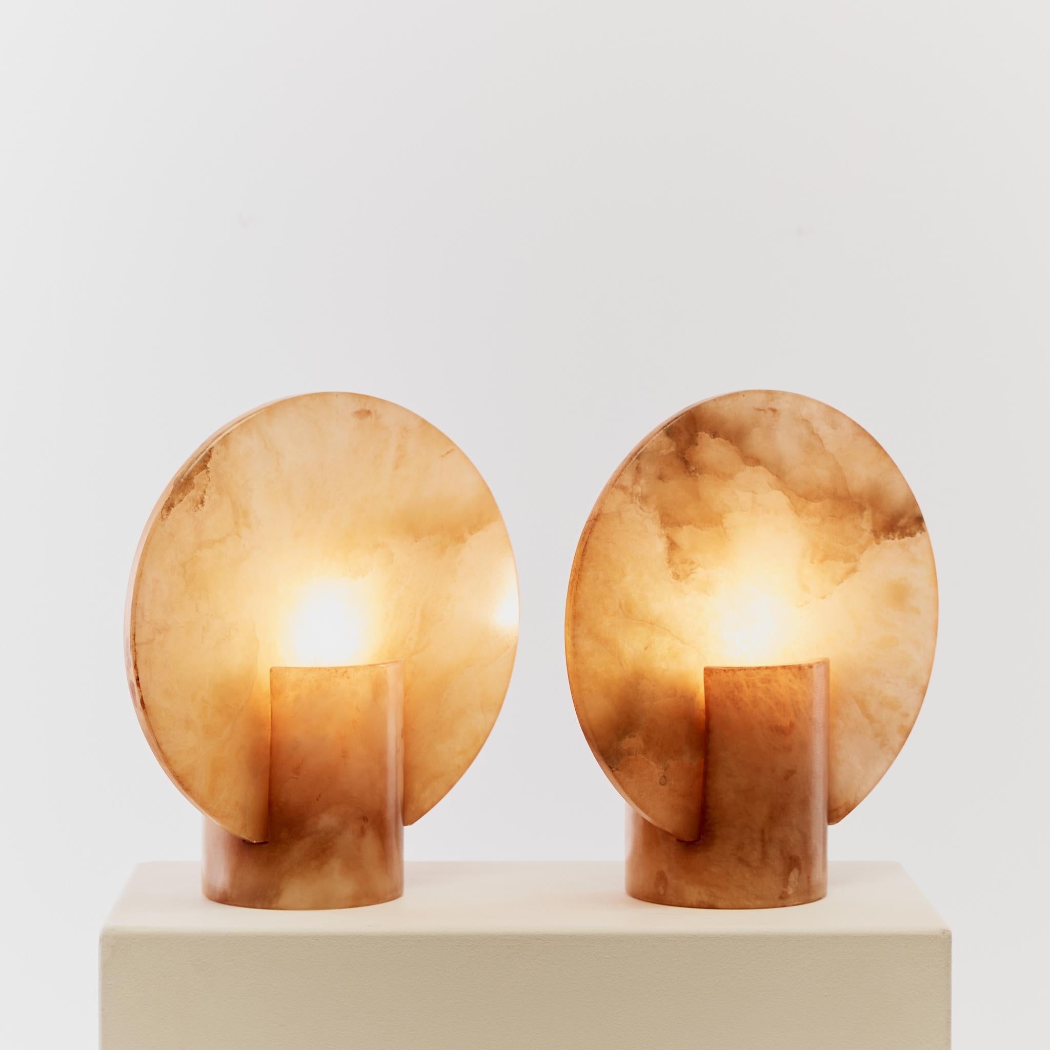 Pair of amber alabaster disc table lamps In Excellent Condition In London, GB