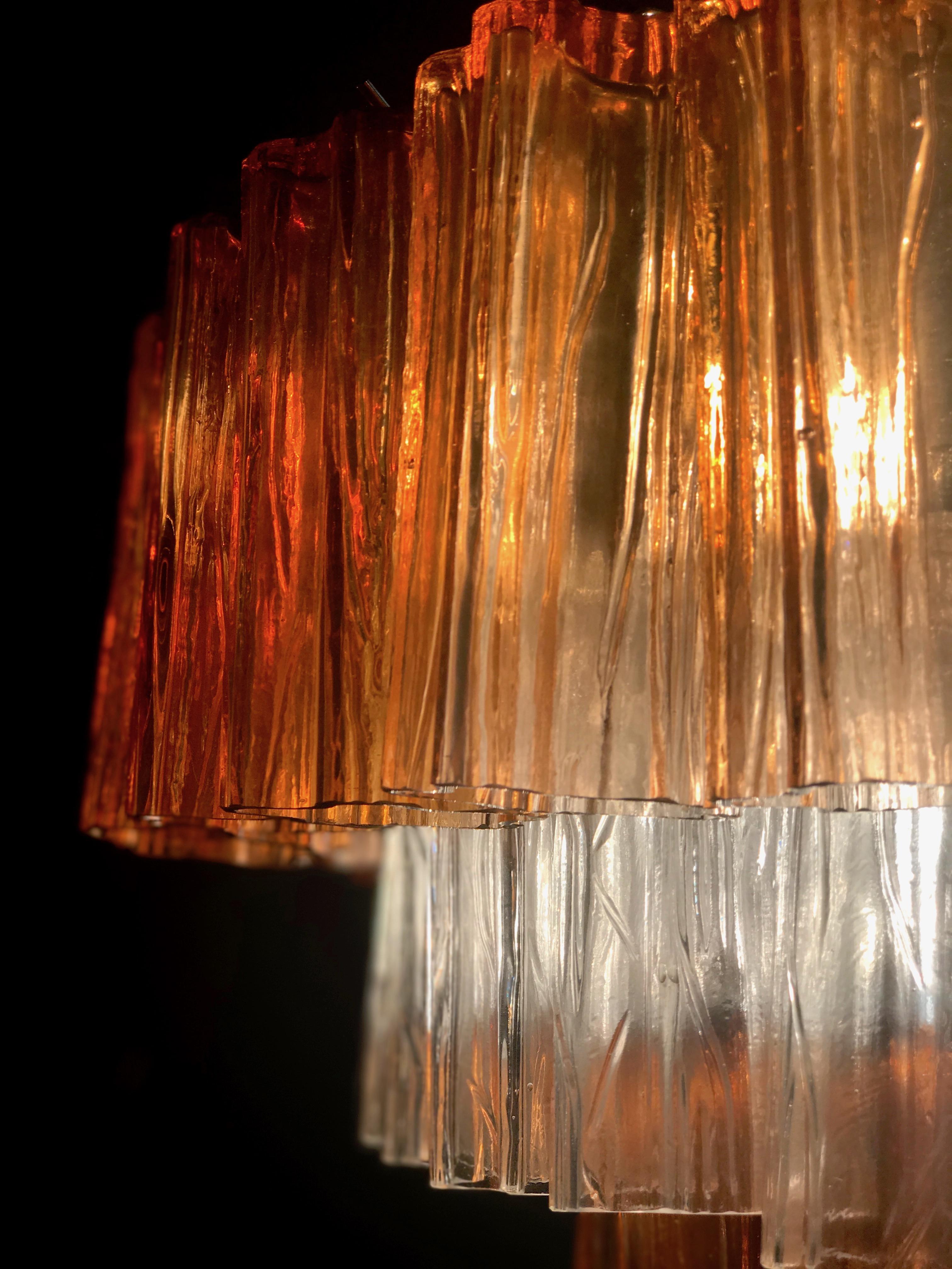Paar bernstein- und eisfarbener Muranoglas-Kronleuchter oder -Leuchter:: 1970 (Geblasenes Glas) im Angebot