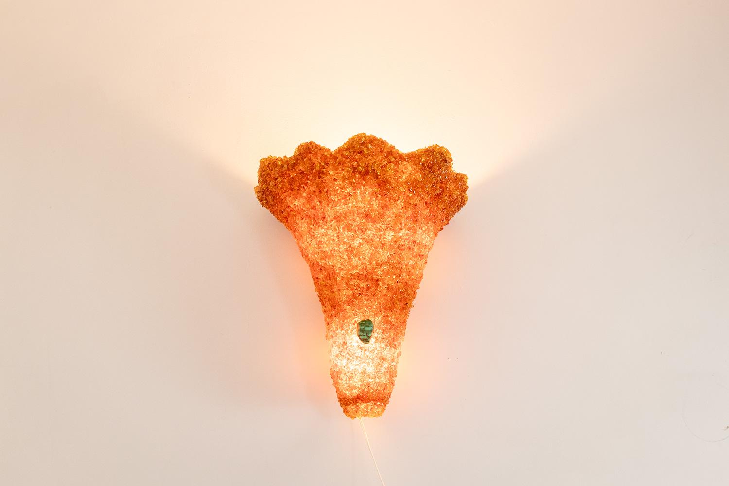 Pair of sconces in semi-precious stones, in amber and set with a malachite stone, in the shape of a cornucopia.

Dimensions: H 40 x W 30 x D 25 cm

Contemporary work by a French artist.

Reference: LS60052086G