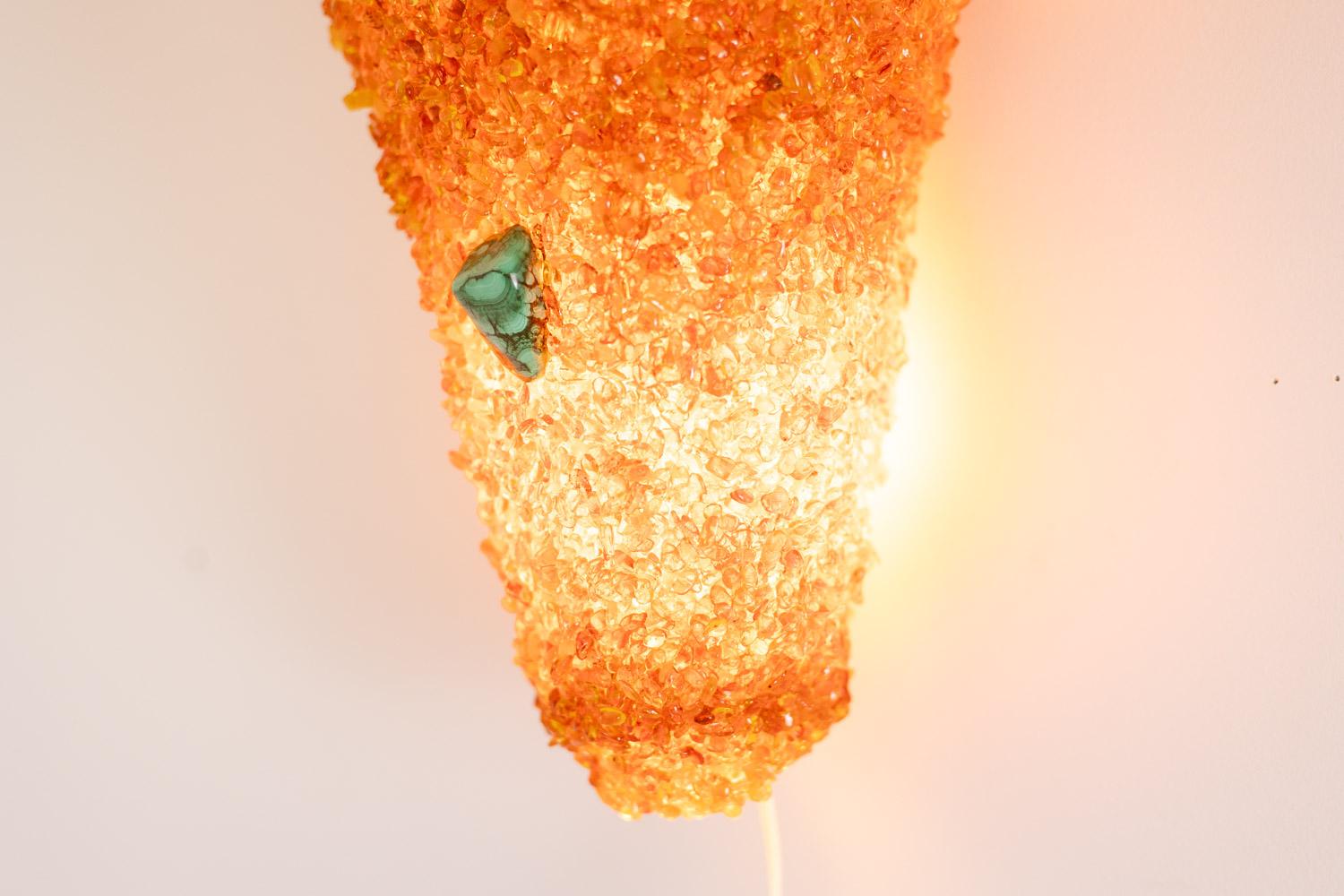 Pair of amber and malachite sconces. Contemporary work. In Excellent Condition For Sale In Saint-Ouen, FR