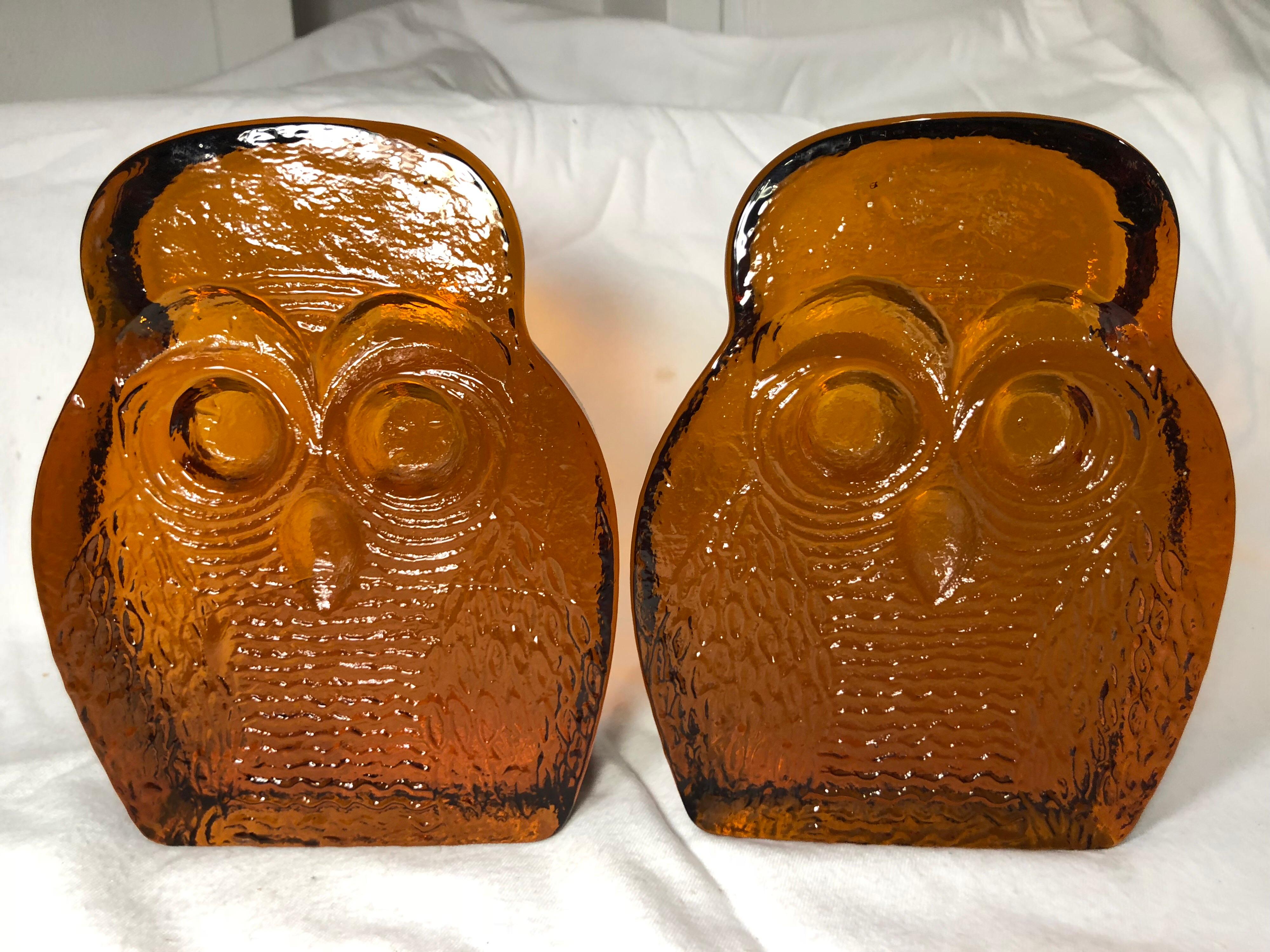 Pair of Amber Blenko glass owl bookends. Flat and smooth on one side and bumpy and carved on the other.
These are great for the owl lover and can also be used flat as paperweights.

      