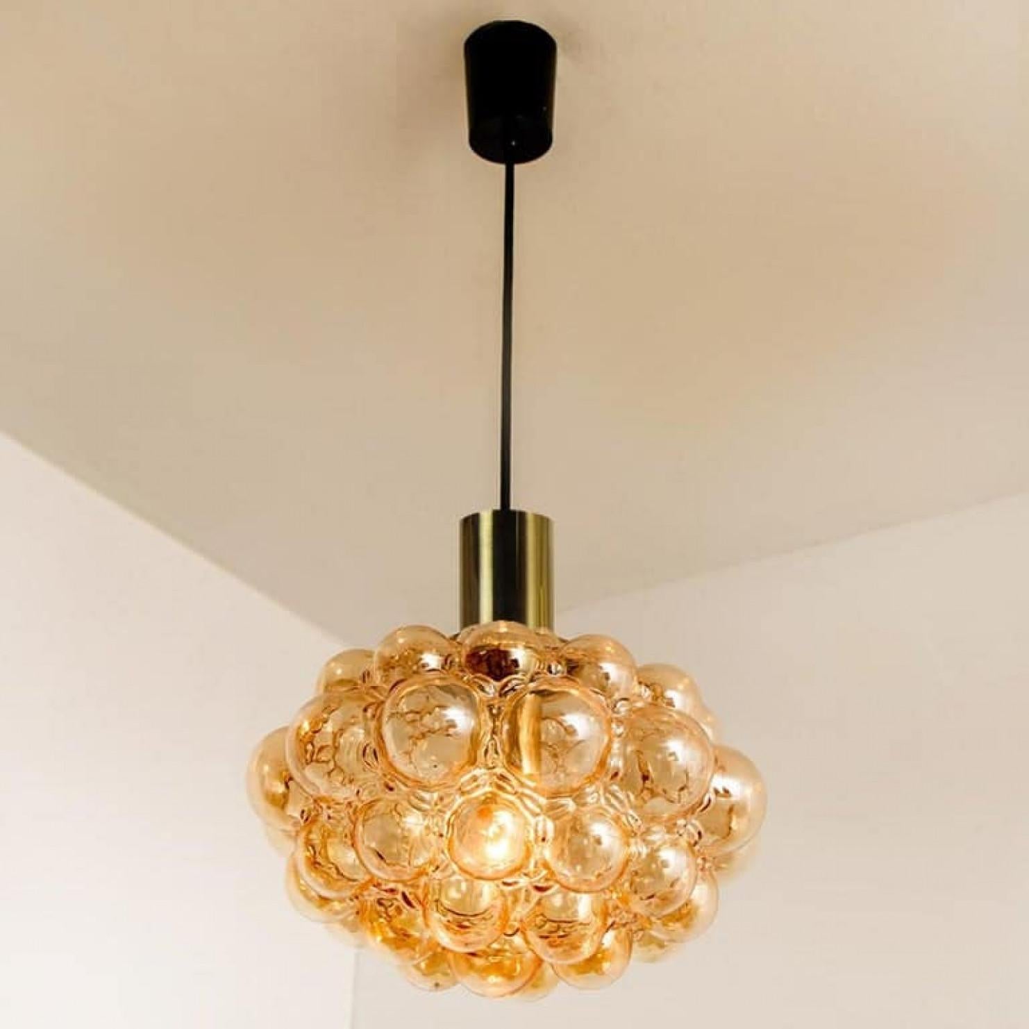 Pair of Amber Bubble Glass Pendant Lamps by Helena Tynell, 1960 In Good Condition For Sale In Rijssen, NL