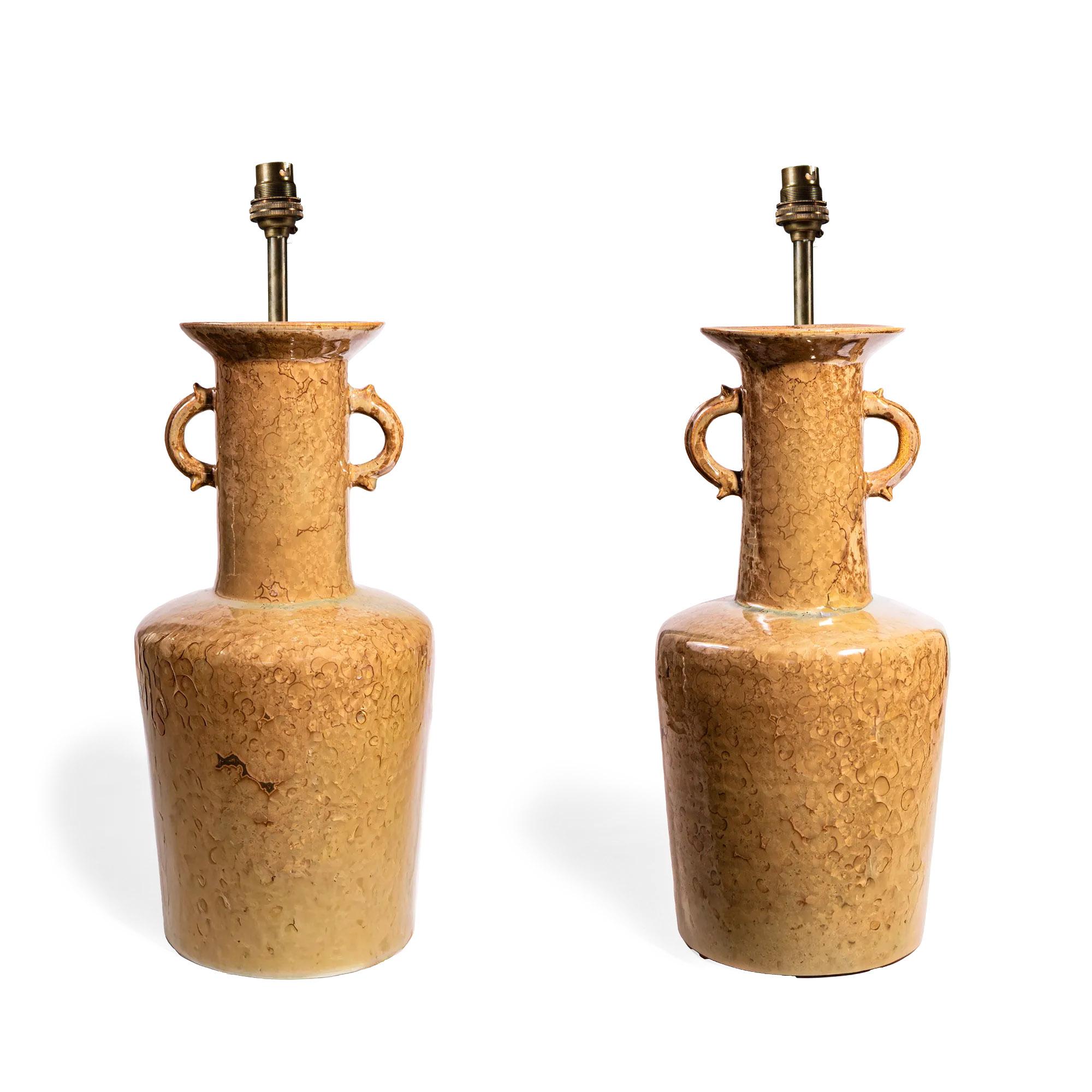 Paar bernsteinfarbene, kristallin glasierte Tischlampen im Zustand „Neu“ im Angebot in London, by appointment only