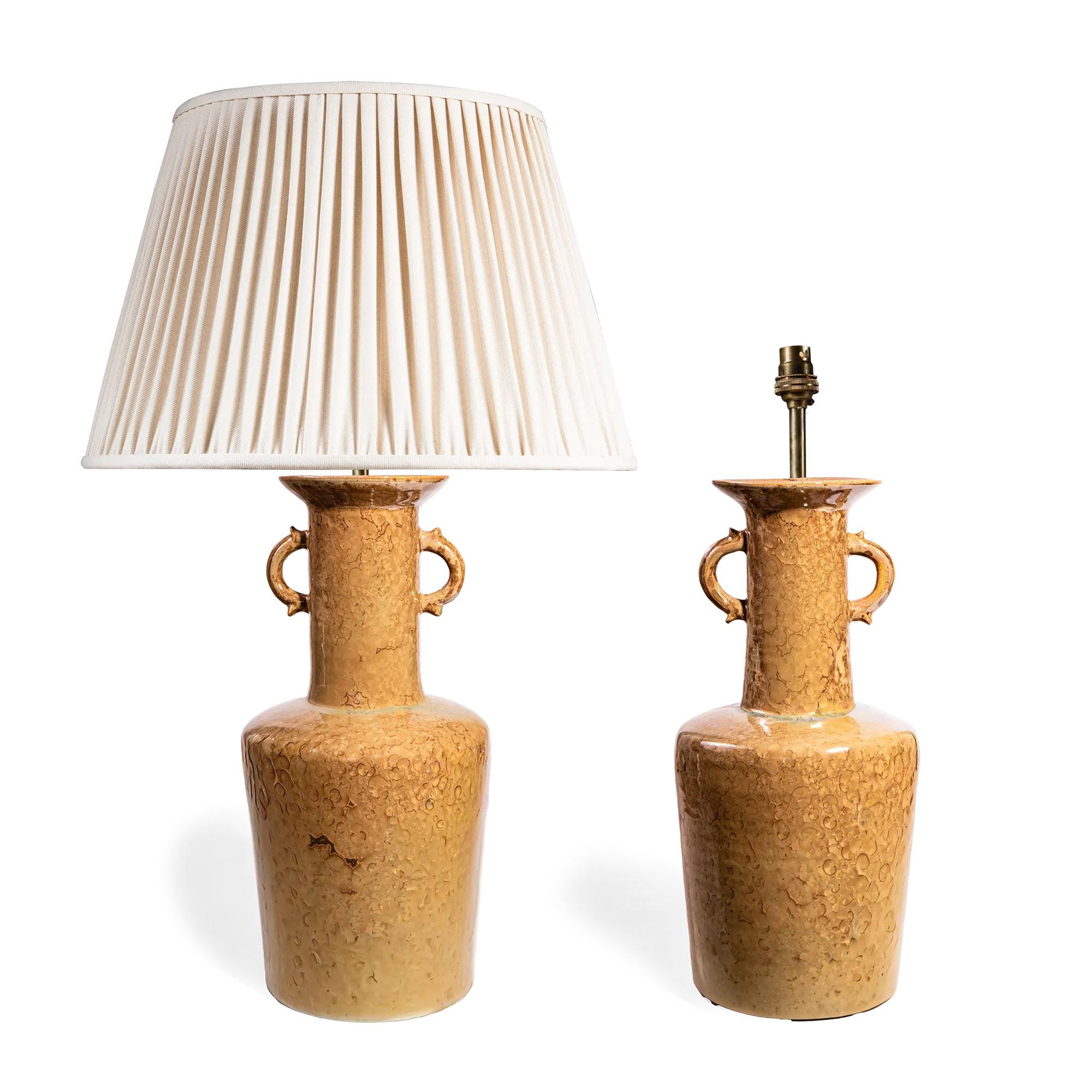 Paar bernsteinfarbene, kristallin glasierte Tischlampen im Angebot 2