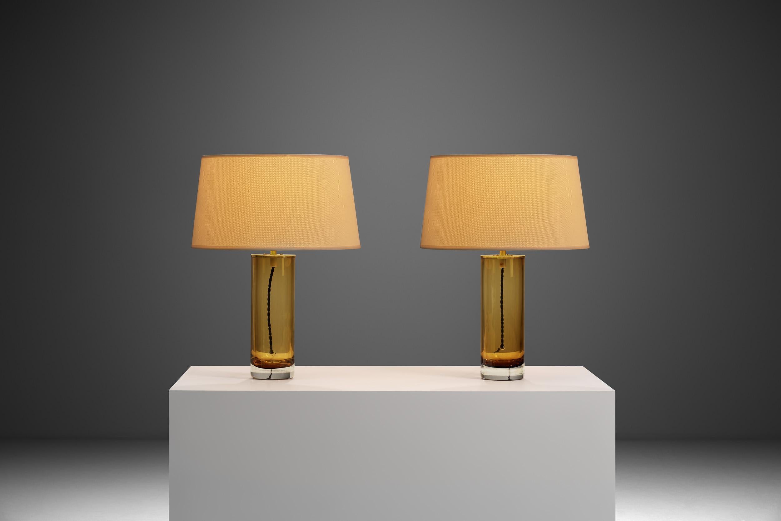 Scandinavian mid-century design focuses on bridging the simplicity of minimalism, and the neutral tones of modern style, with the necessities of functionalism. In Scandinavian mid-century design, where interior lighting is of particular importance,