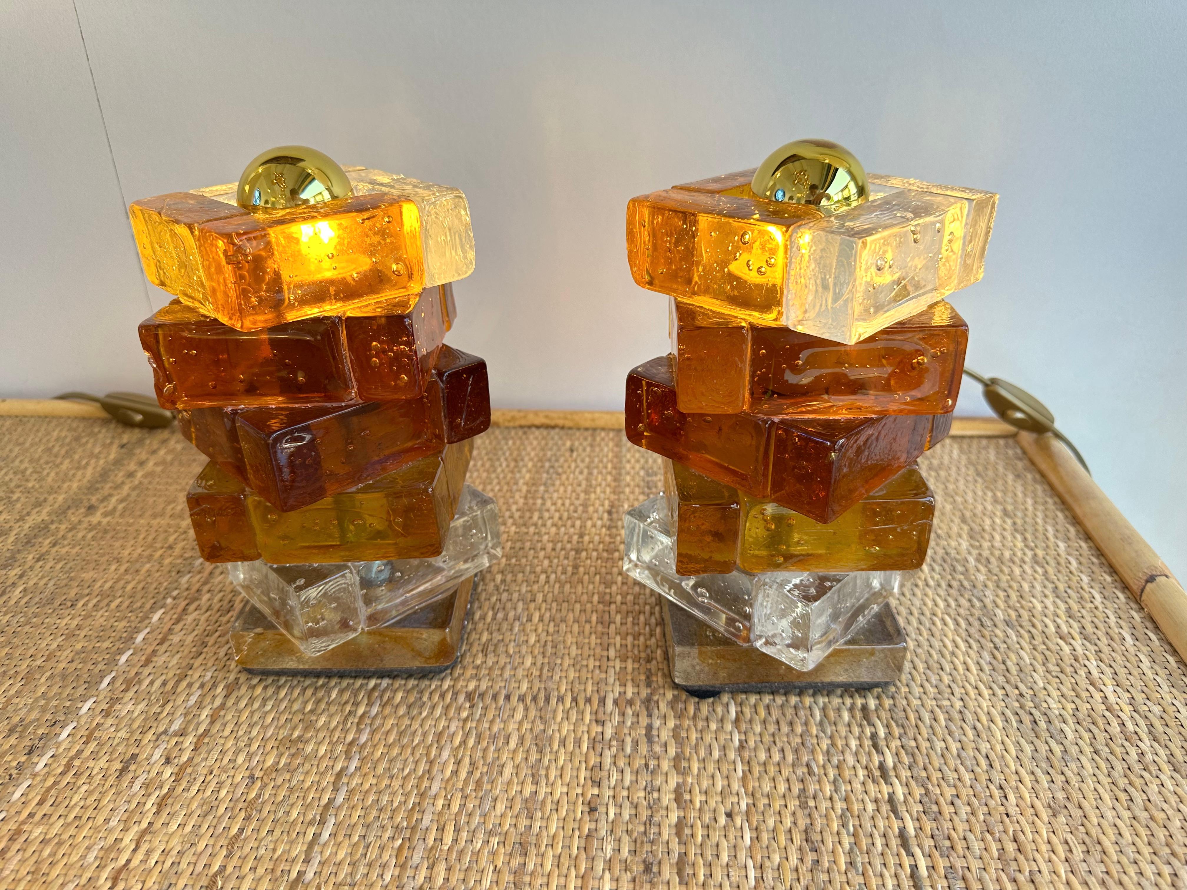 Mid-Century Modern Space Age pair of amber and clear pressed glass cube table or bedside lamps by the Italian design manufacture Poliarte in Verona. Famous work like Venini, Vistosi, La Murrina, Aldo Carlo Nason, Stilnovo, Joe Colombo, Arteluce,