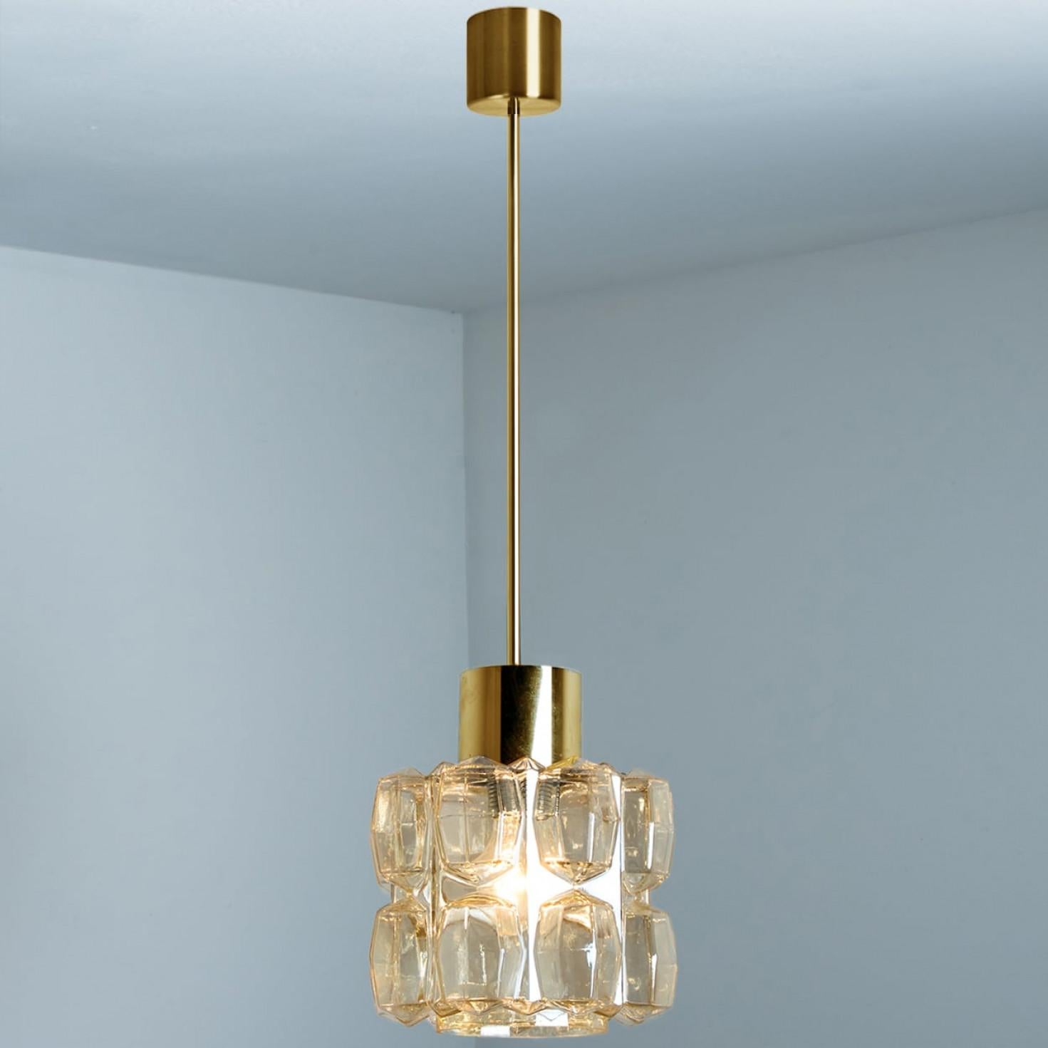 Coppia di ciondoli in vetro ambrato e oro di Helena Tynell, 1960 in vendita 2