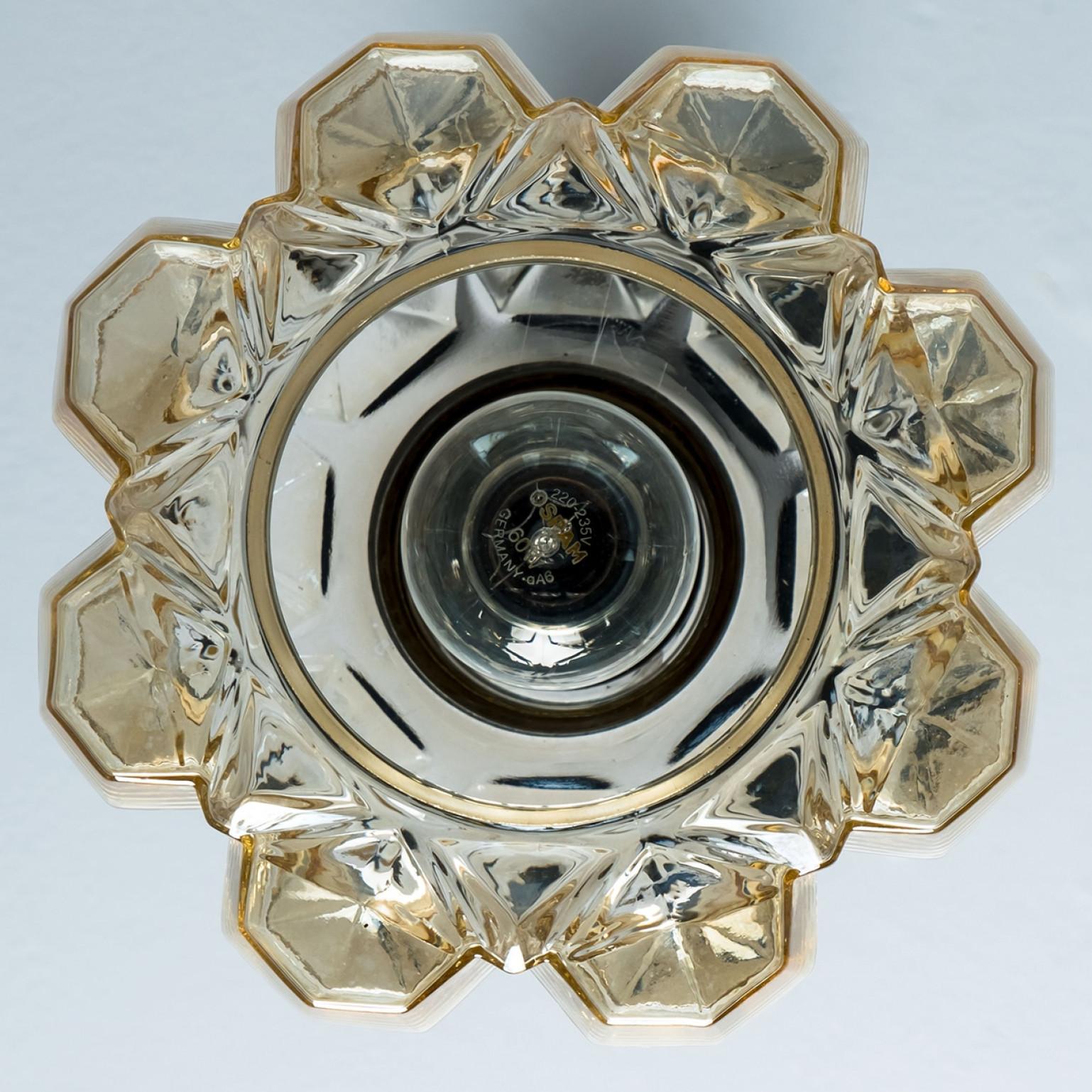 Coppia di ciondoli in vetro ambrato e oro di Helena Tynell, 1960 in vendita 4