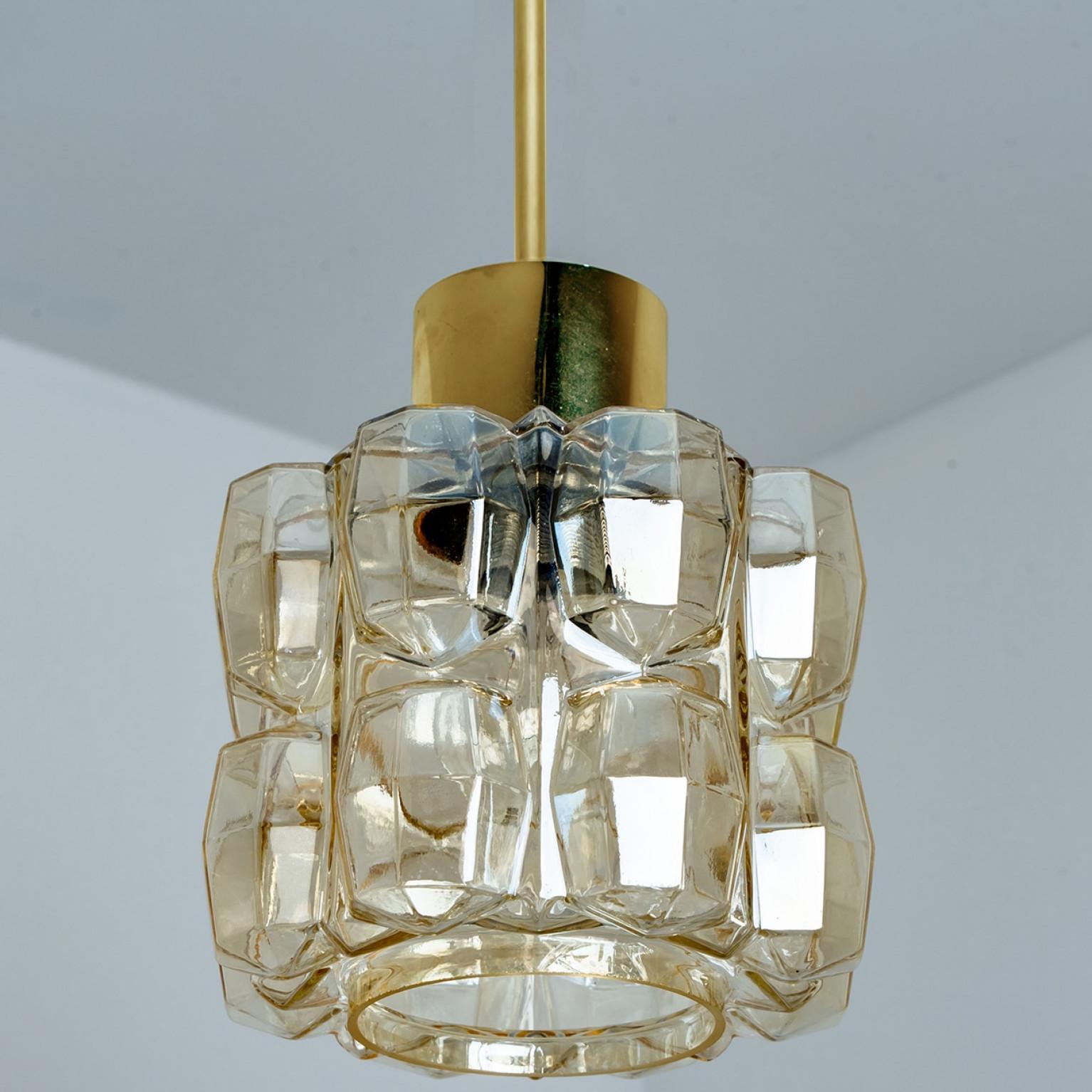 Paire de pendentifs en verre ambré et or par Helena Tynell, 1960 en vente 5