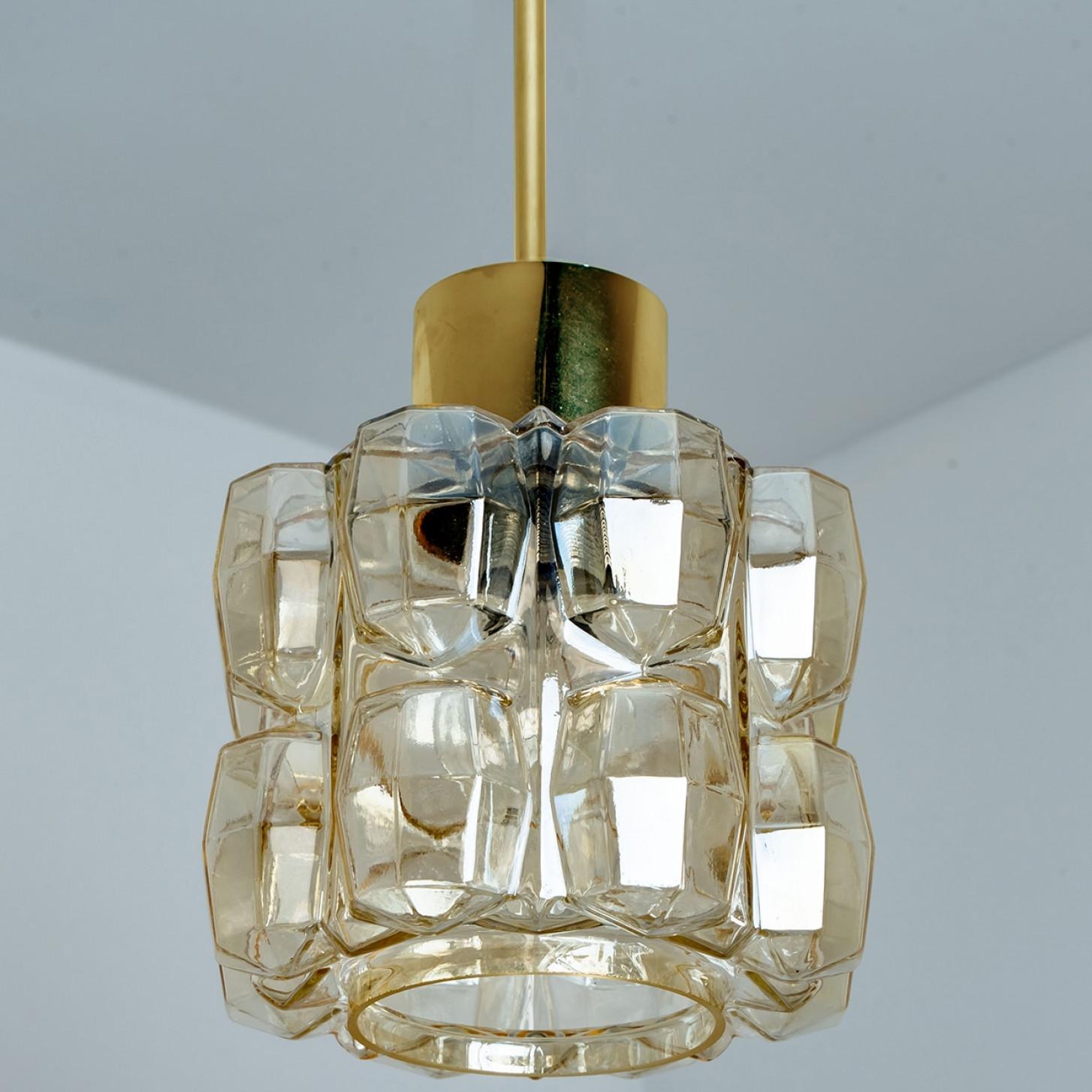 Coppia di ciondoli in vetro ambrato e oro di Helena Tynell, 1960 in vendita 5