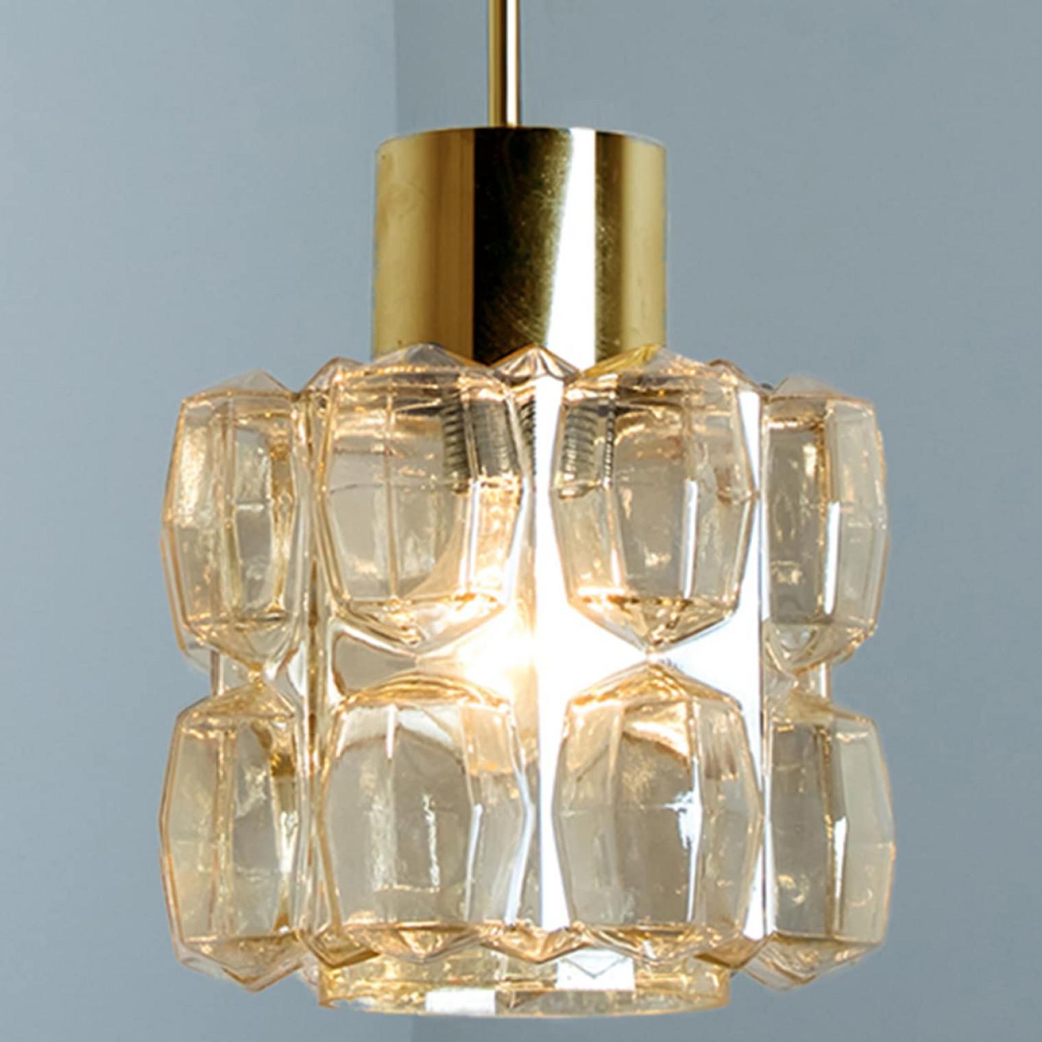 Mid-Century Modern Paire de pendentifs en verre ambré et or par Helena Tynell, 1960 en vente
