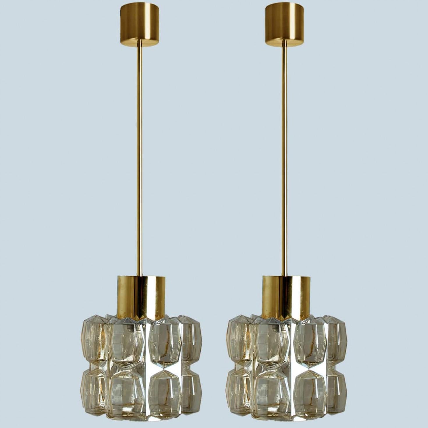 20ième siècle Paire de pendentifs en verre ambré et or par Helena Tynell, 1960 en vente