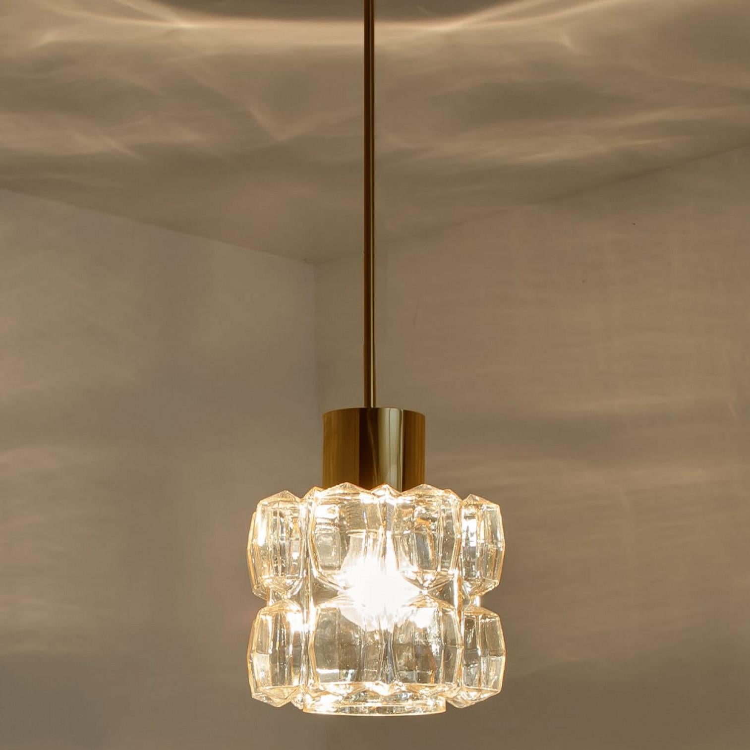 Paire de pendentifs en verre ambré et or par Helena Tynell, 1960 en vente 1