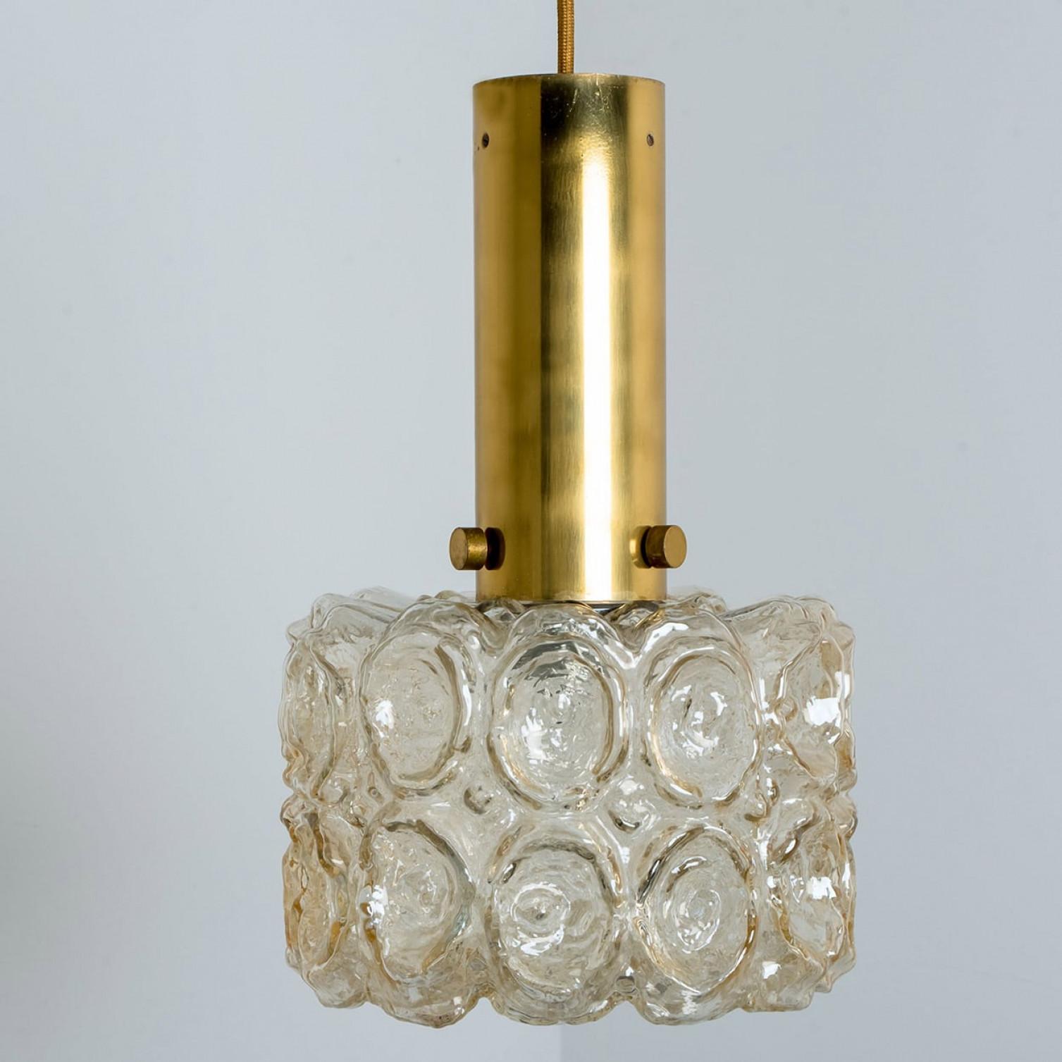 Pareja de colgantes de vidrio ámbar dorado al estilo de Helena Tynell, 1960 en venta 4