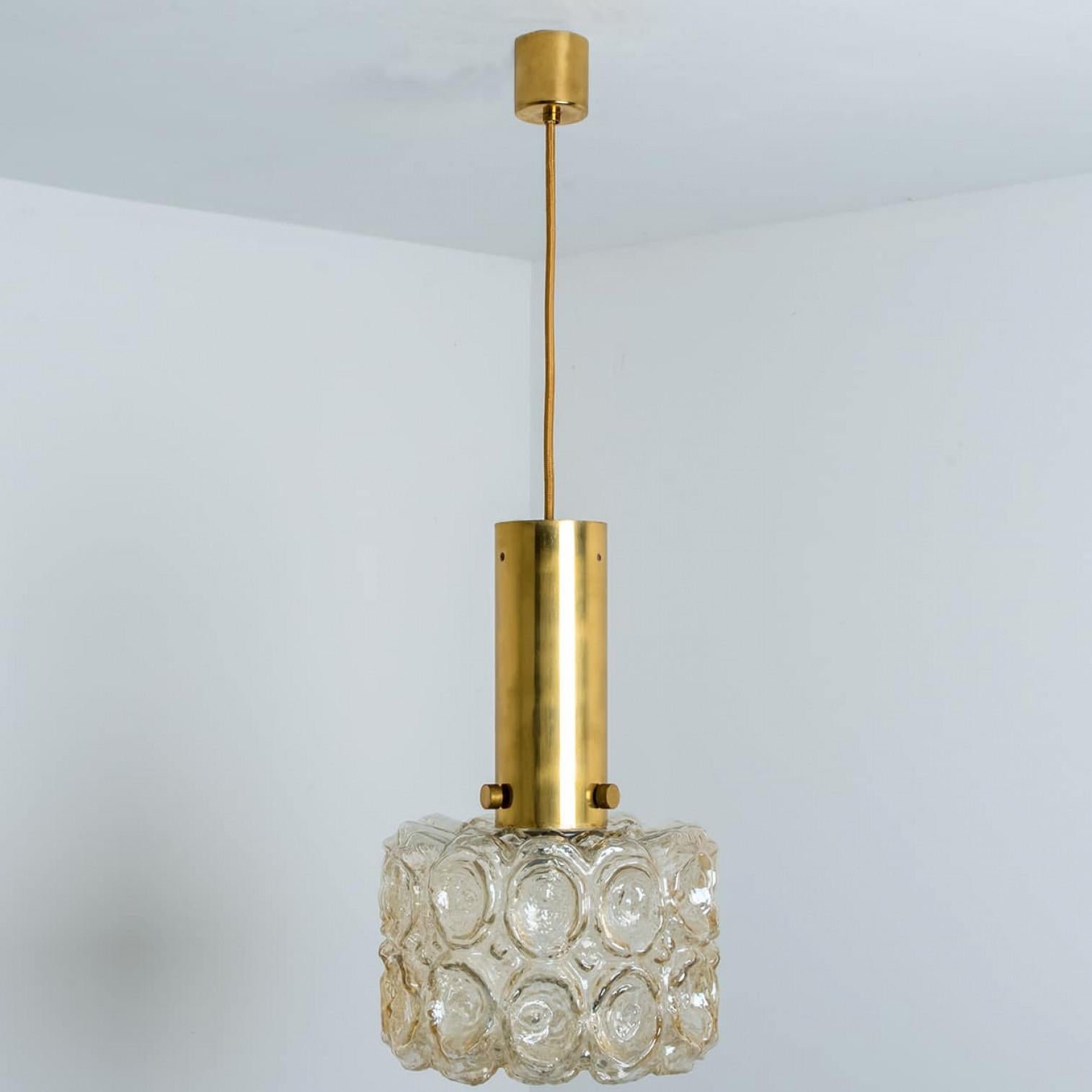 Paire de pendentifs en verre ambré et or dans le style d'Helena Tynell, 1960 en vente 5