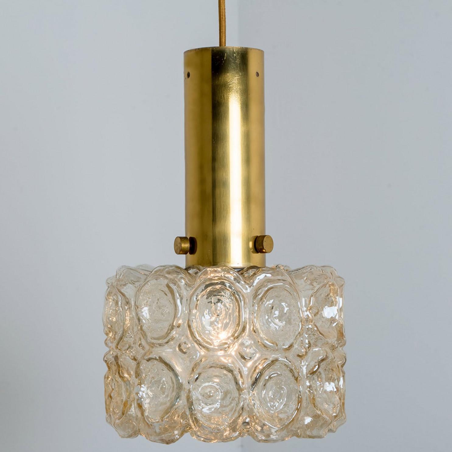 Pareja de colgantes de vidrio ámbar dorado al estilo de Helena Tynell, 1960 en venta 8