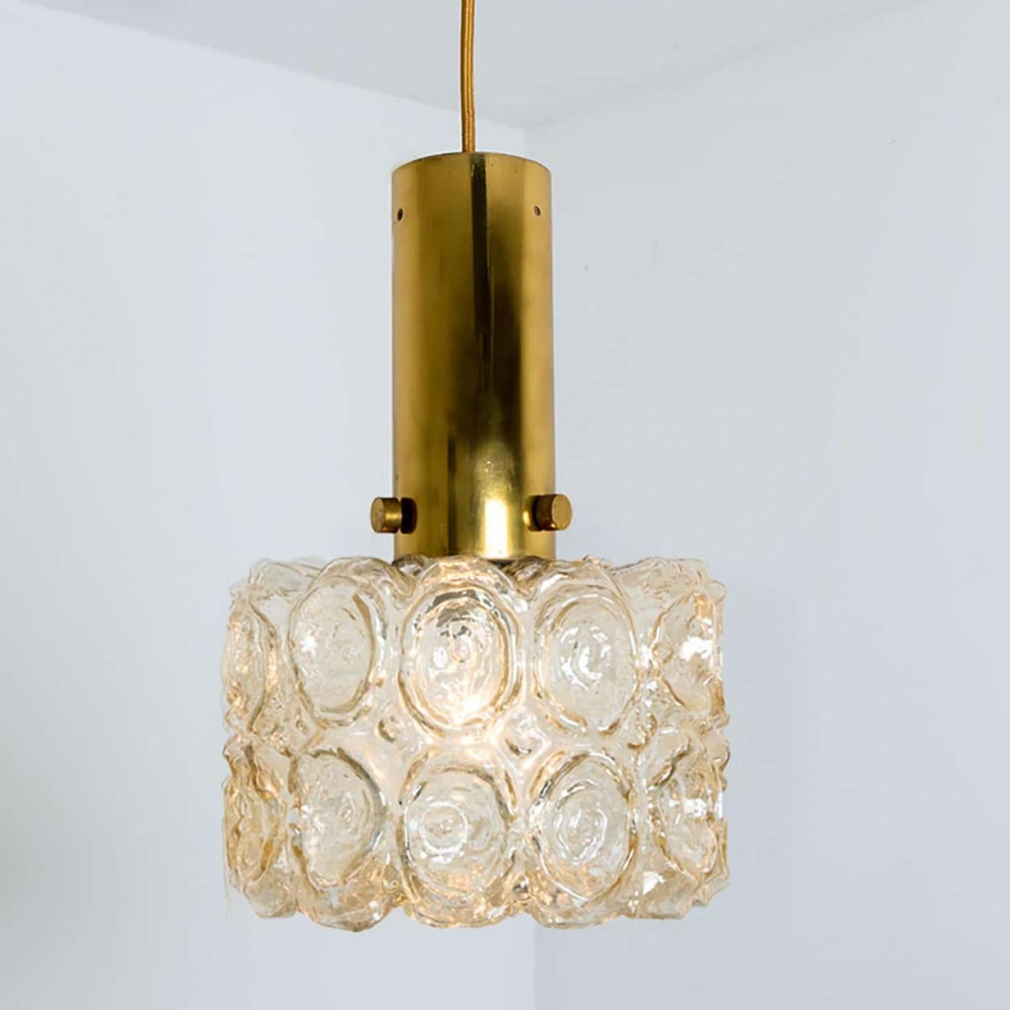 Paire de pendentifs en verre ambré et or dans le style d'Helena Tynell, 1960 en vente 9