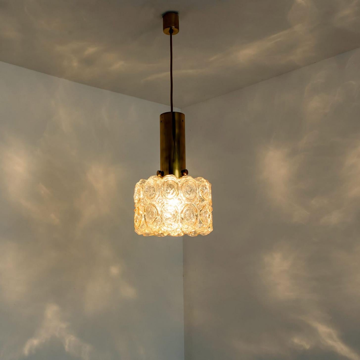 Paire de pendentifs en verre ambré et or dans le style d'Helena Tynell, 1960 en vente 12