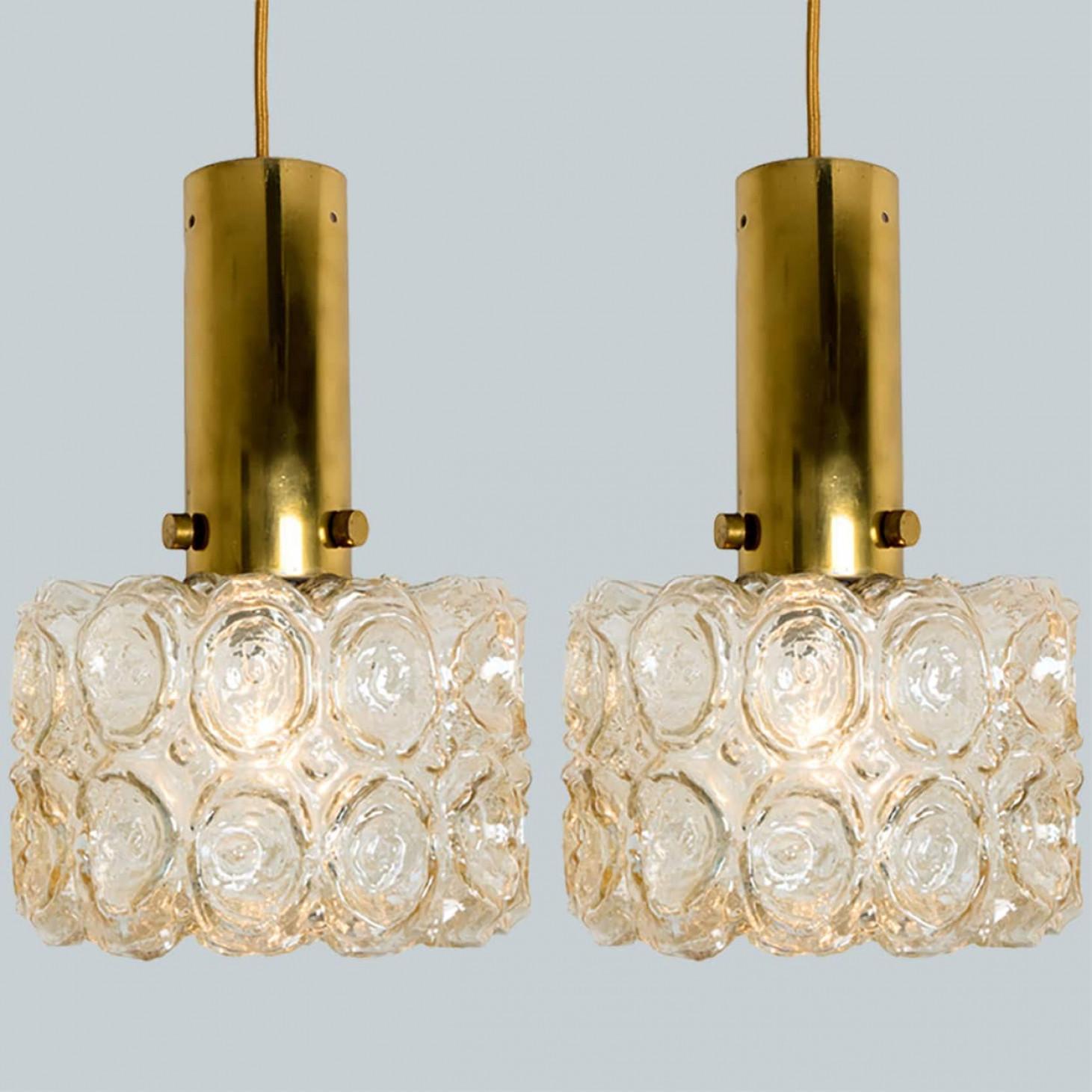 Pareja de colgantes de vidrio ámbar dorado al estilo de Helena Tynell, 1960 Moderno de mediados de siglo en venta