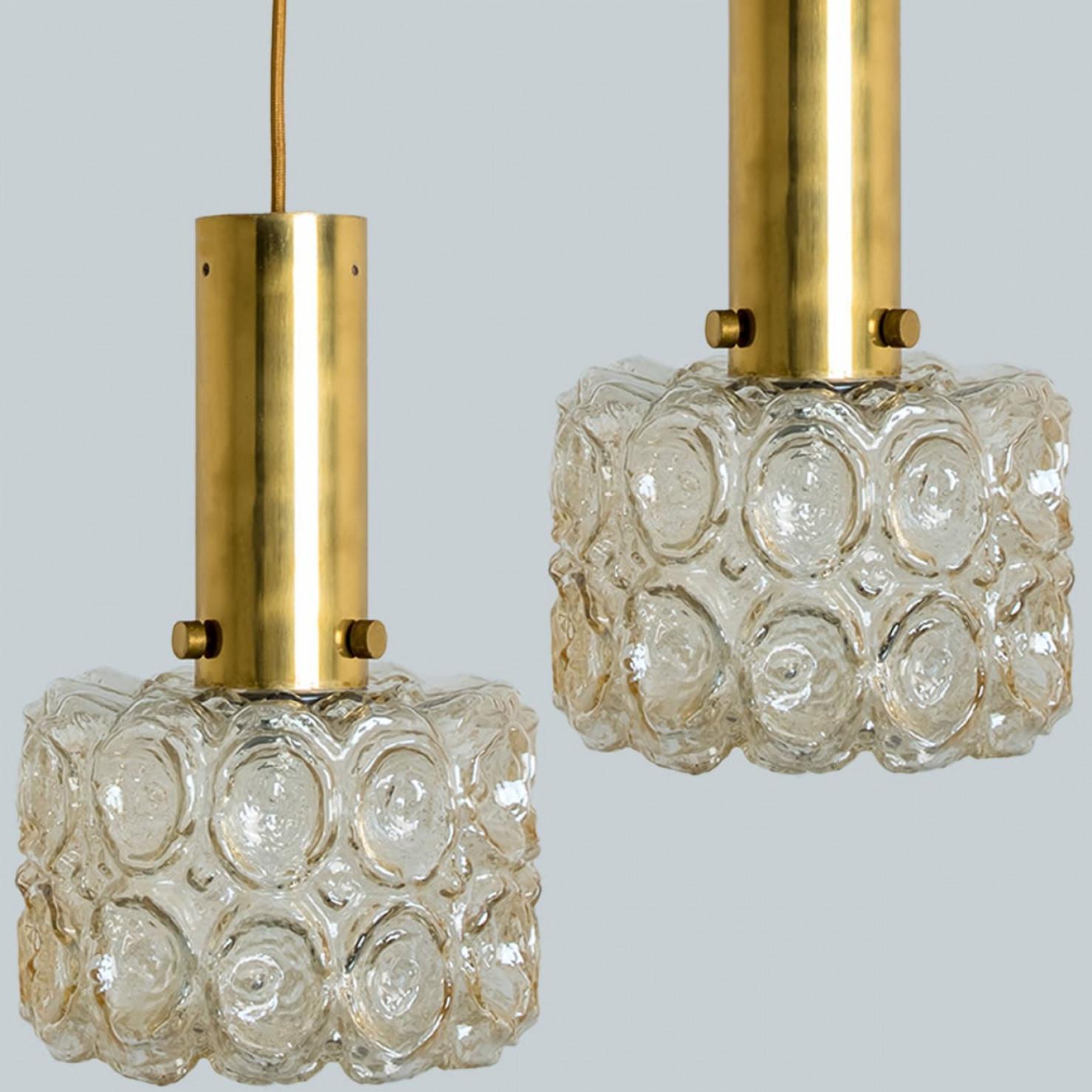 Pareja de colgantes de vidrio ámbar dorado al estilo de Helena Tynell, 1960 Alemán en venta