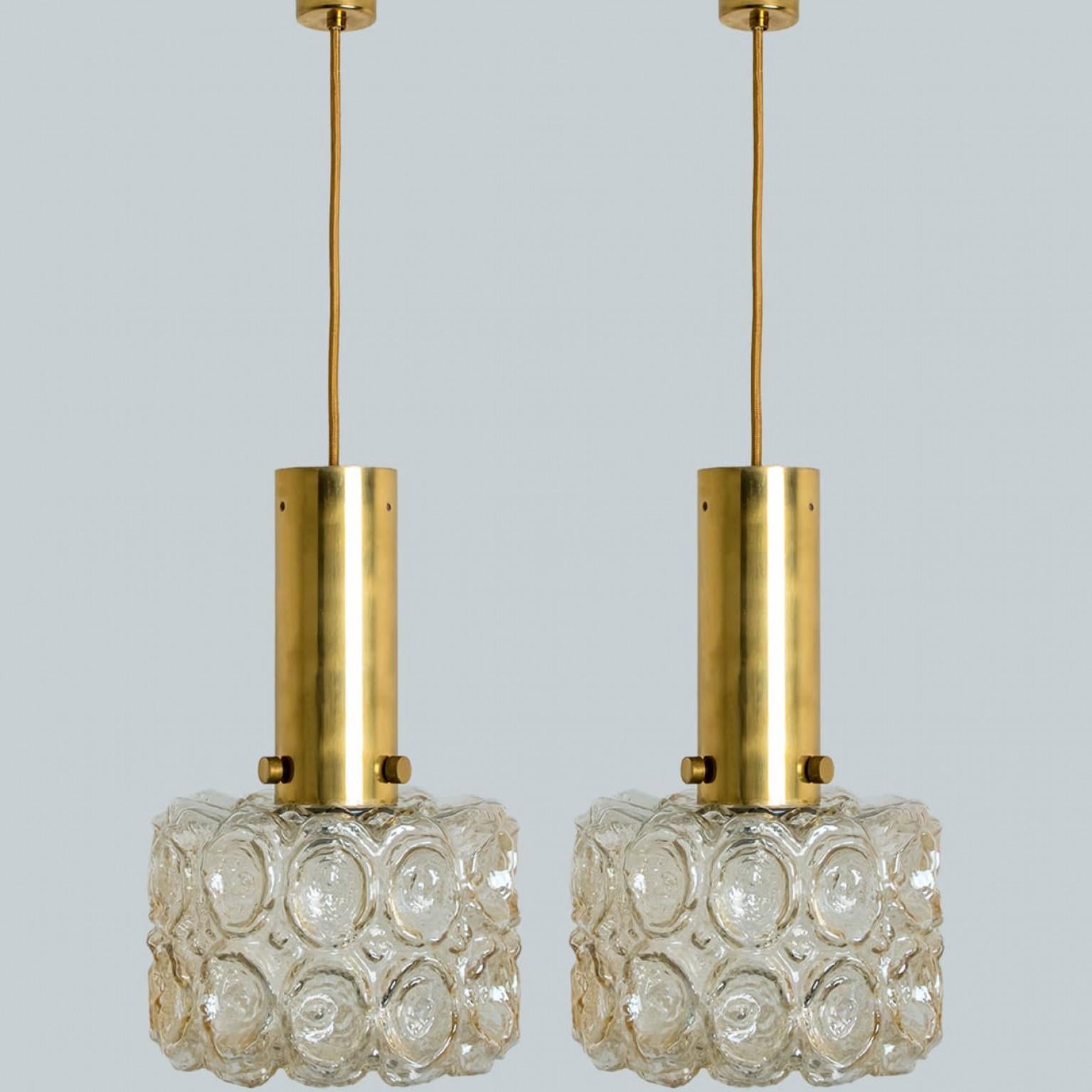 Pareja de colgantes de vidrio ámbar dorado al estilo de Helena Tynell, 1960 Otro en venta