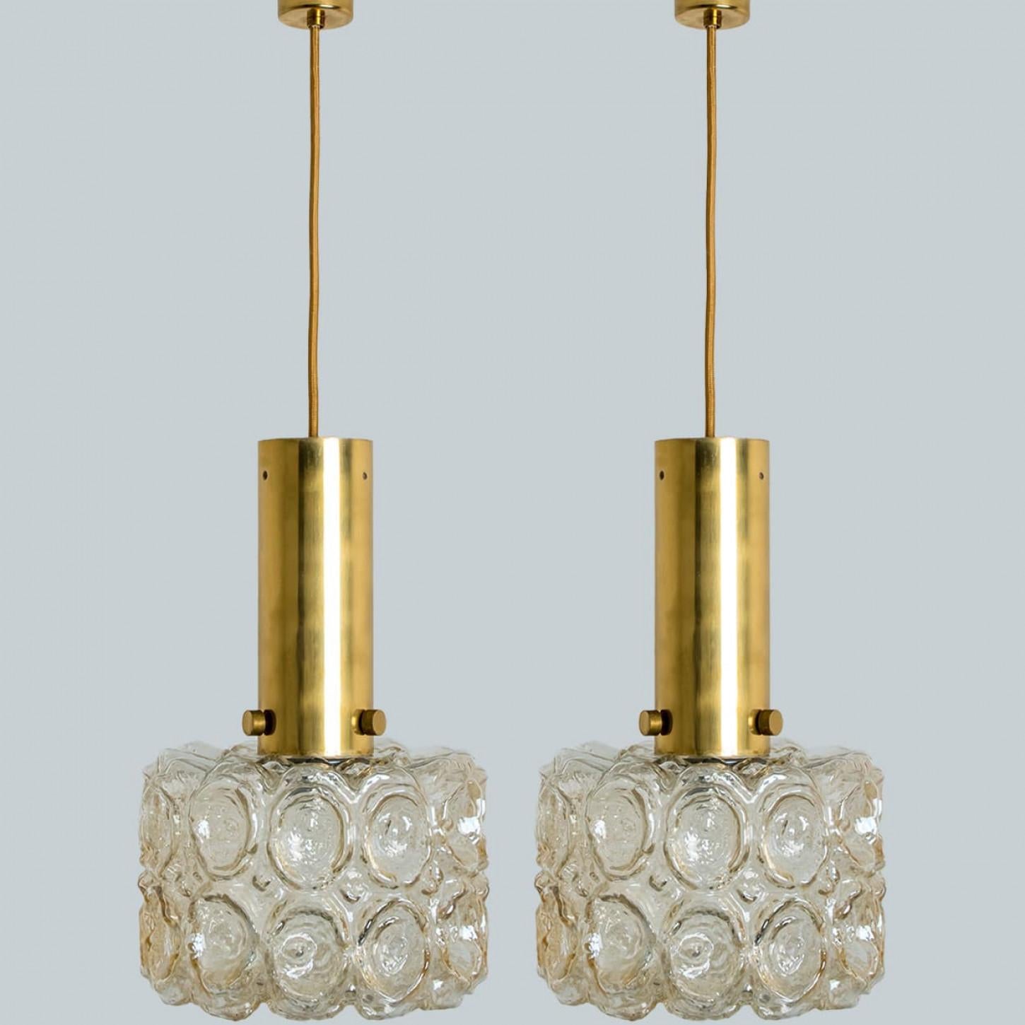 Autre Paire de pendentifs en verre ambré et or dans le style d'Helena Tynell, 1960 en vente