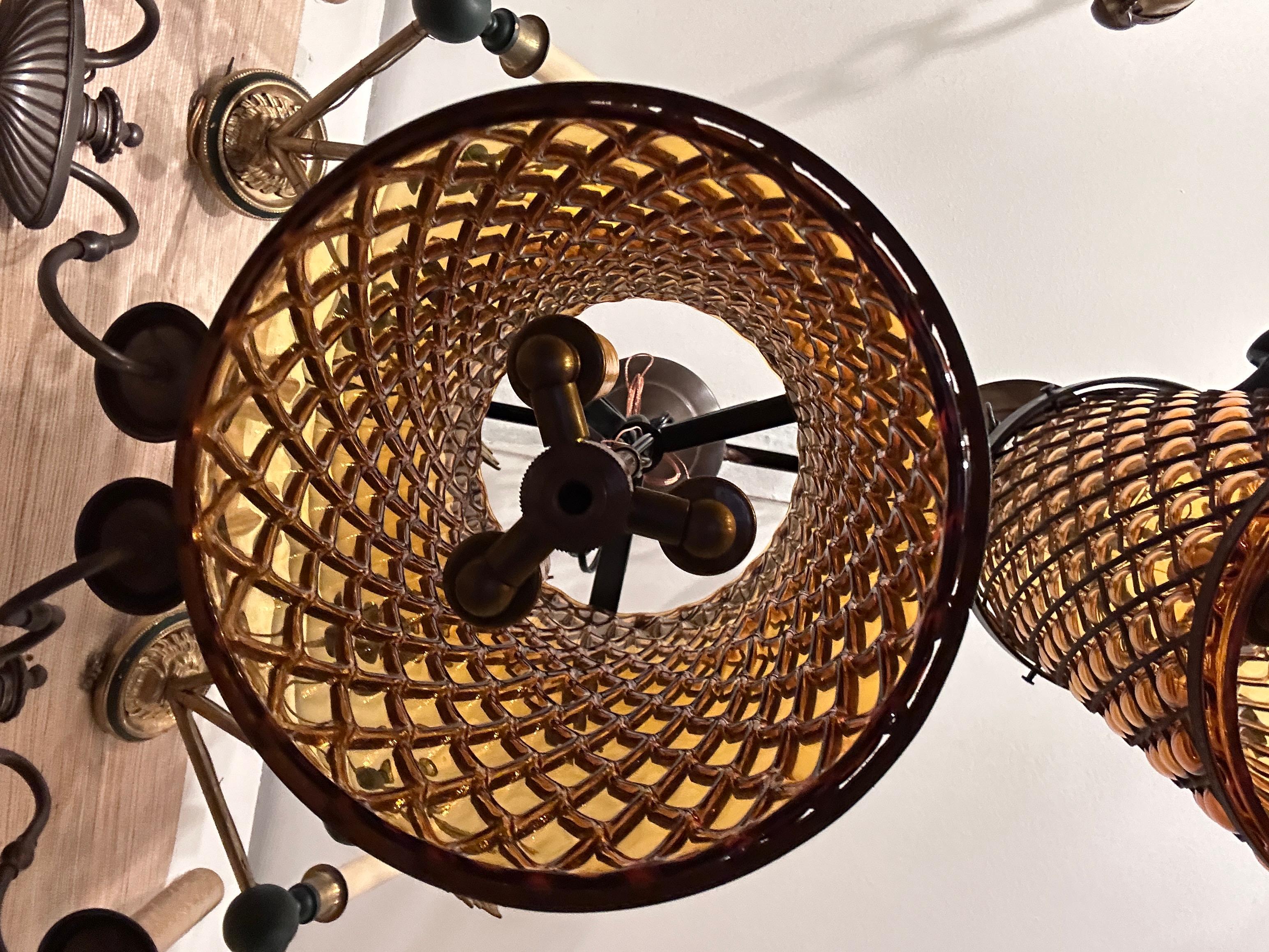 Paire de lanternes en verre ambré,  Vendu individuellement en vente 4