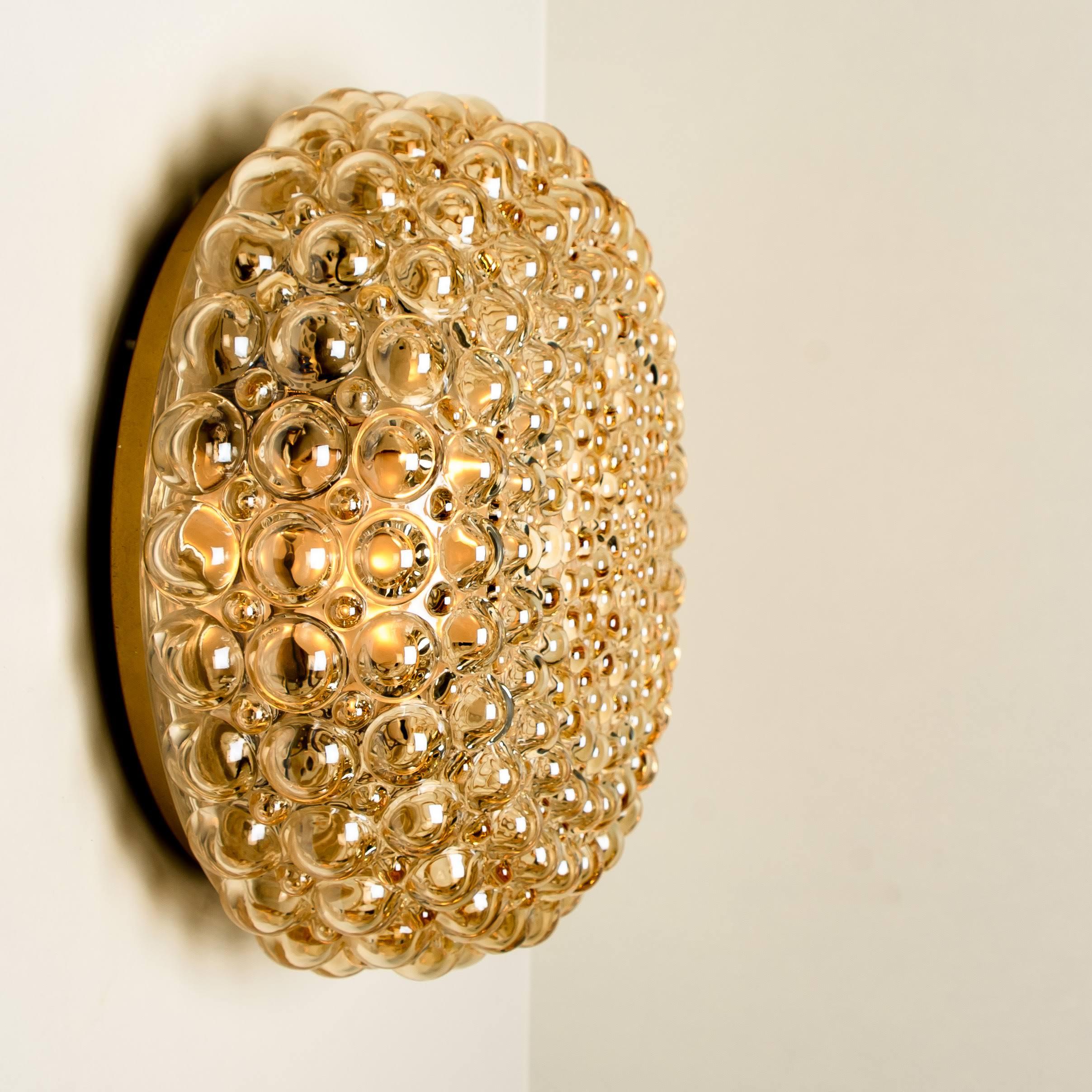 Wandleuchten aus Bernsteinglas von Helena Tynell für Glashtte Limburg, Paar (Metall) im Angebot