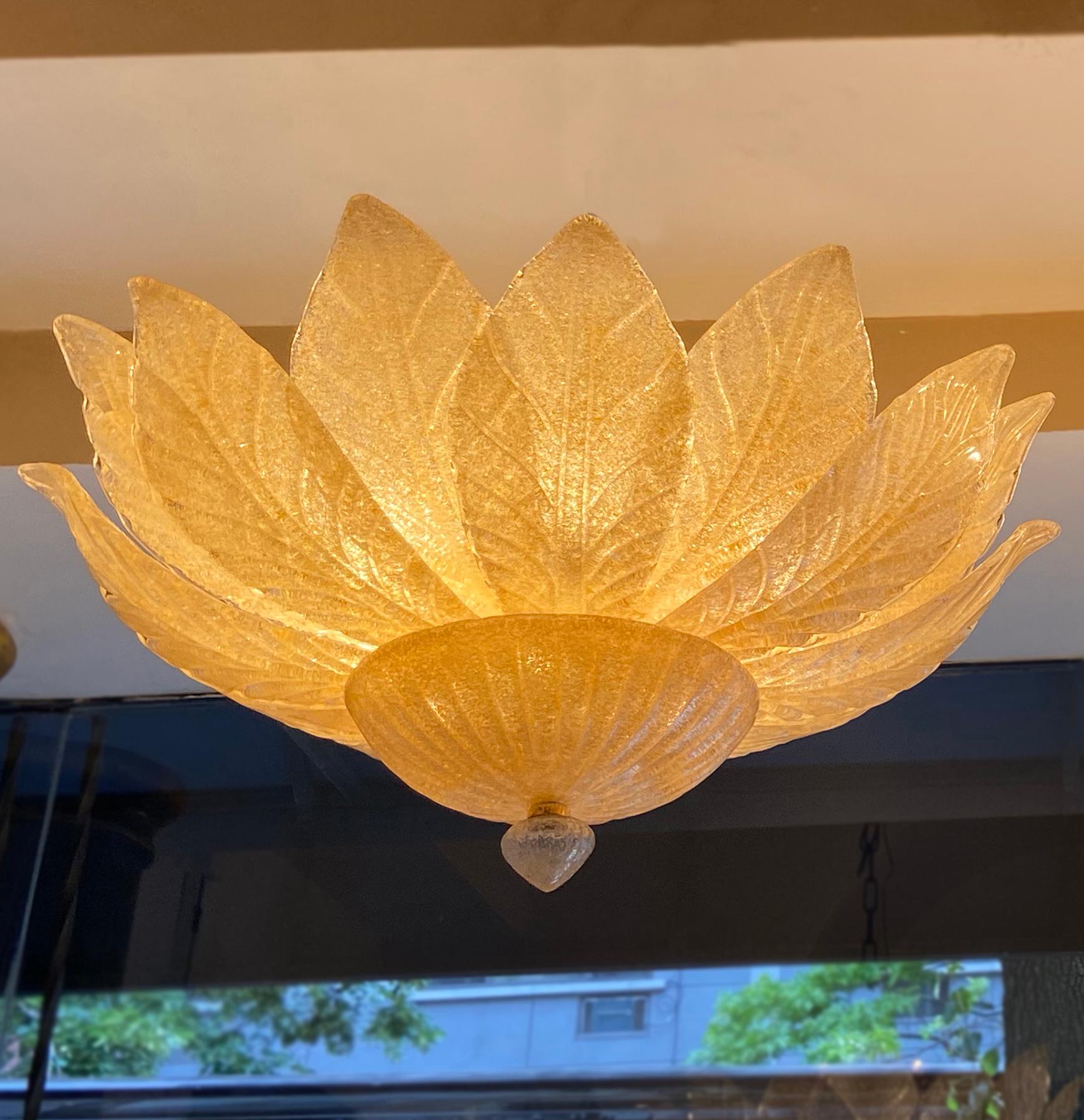Paire de luminaires de Murano en or ambré, vendus individuellement en vente 4