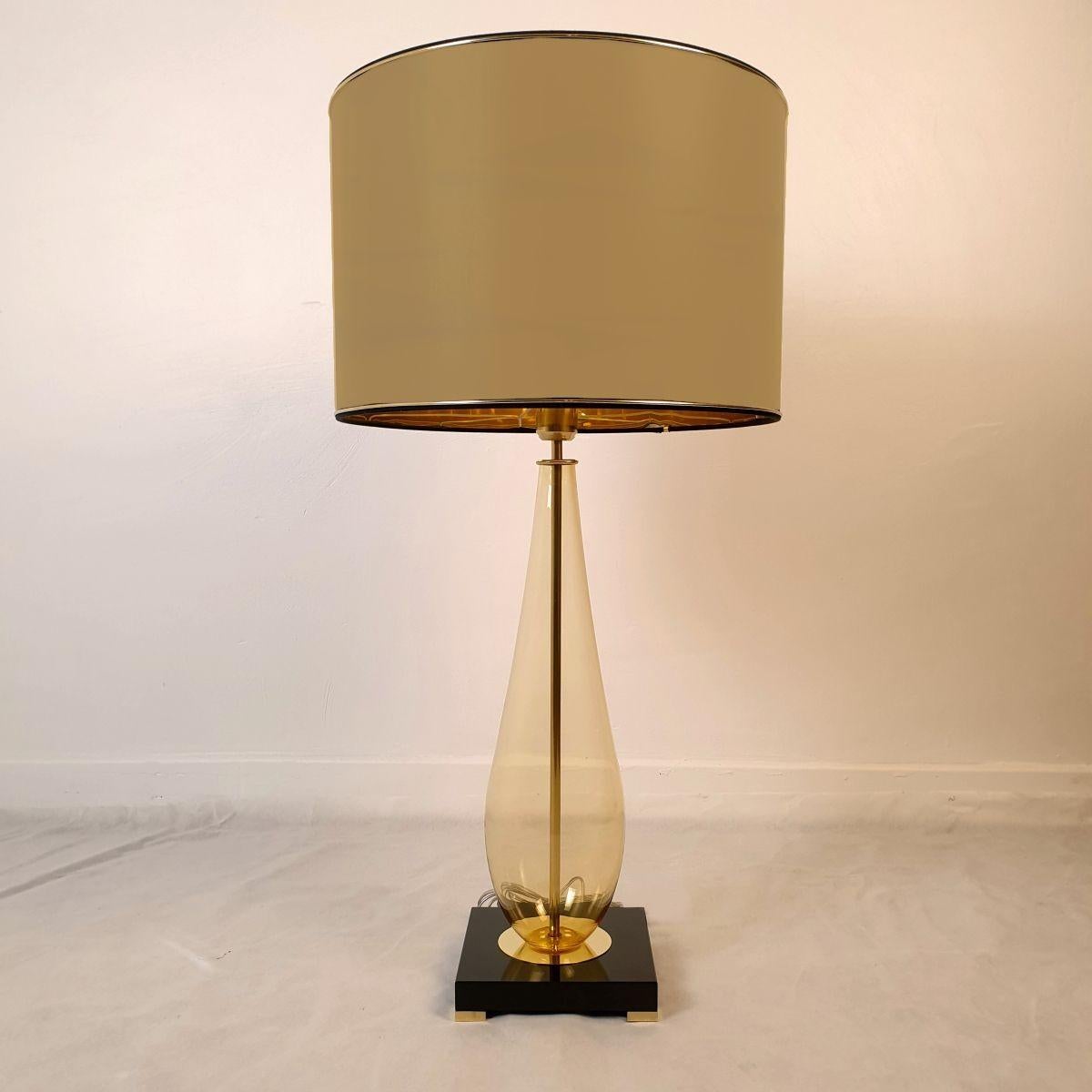 Pair of Amber Murano glass Lamps In Excellent Condition For Sale In Dallas, TX