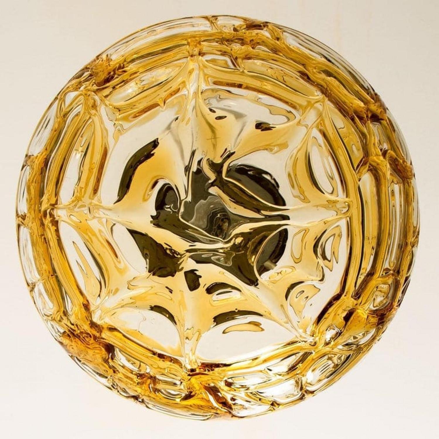 Paar Pendelleuchten aus bernsteinfarbenem Murano-Glas, 1960er Jahre im Angebot 4