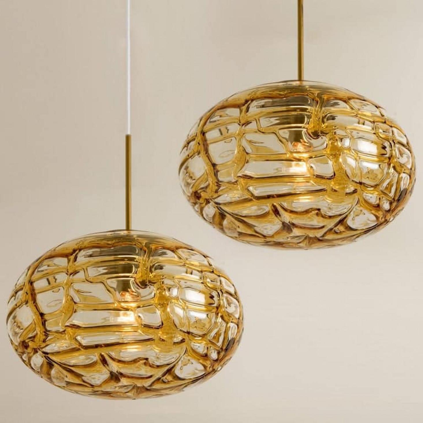Paar Pendelleuchten aus bernsteinfarbenem Murano-Glas, 1960er Jahre im Angebot 7